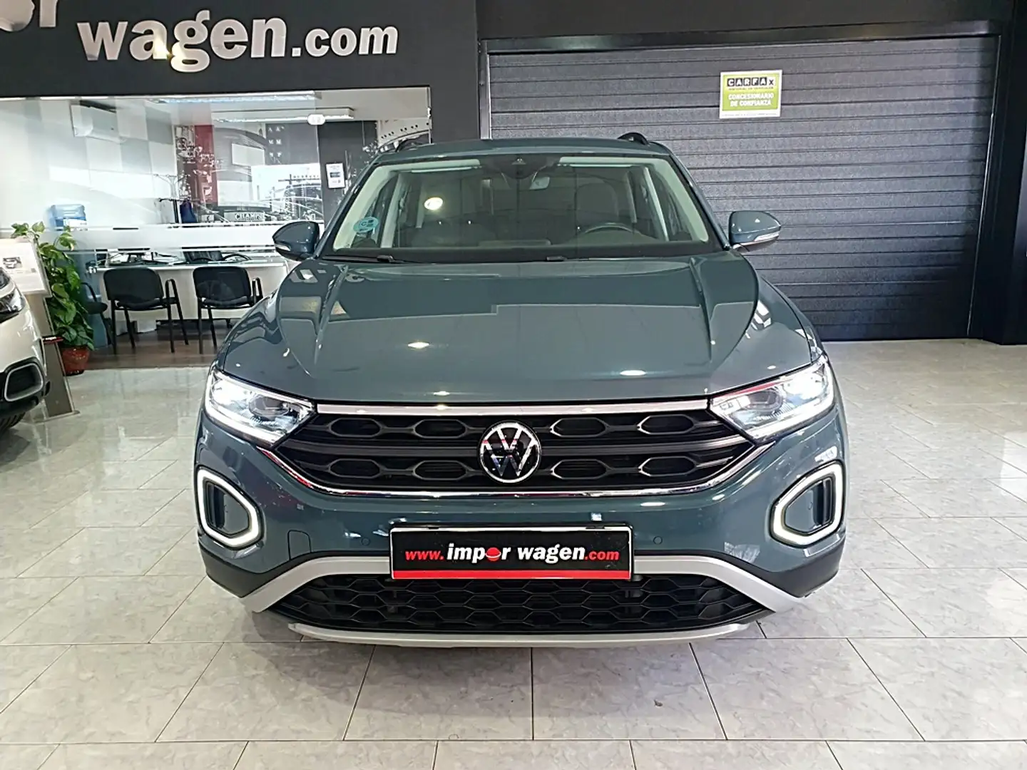 Volkswagen T-Roc 1.5 TSI Life 110KW Gris - 2