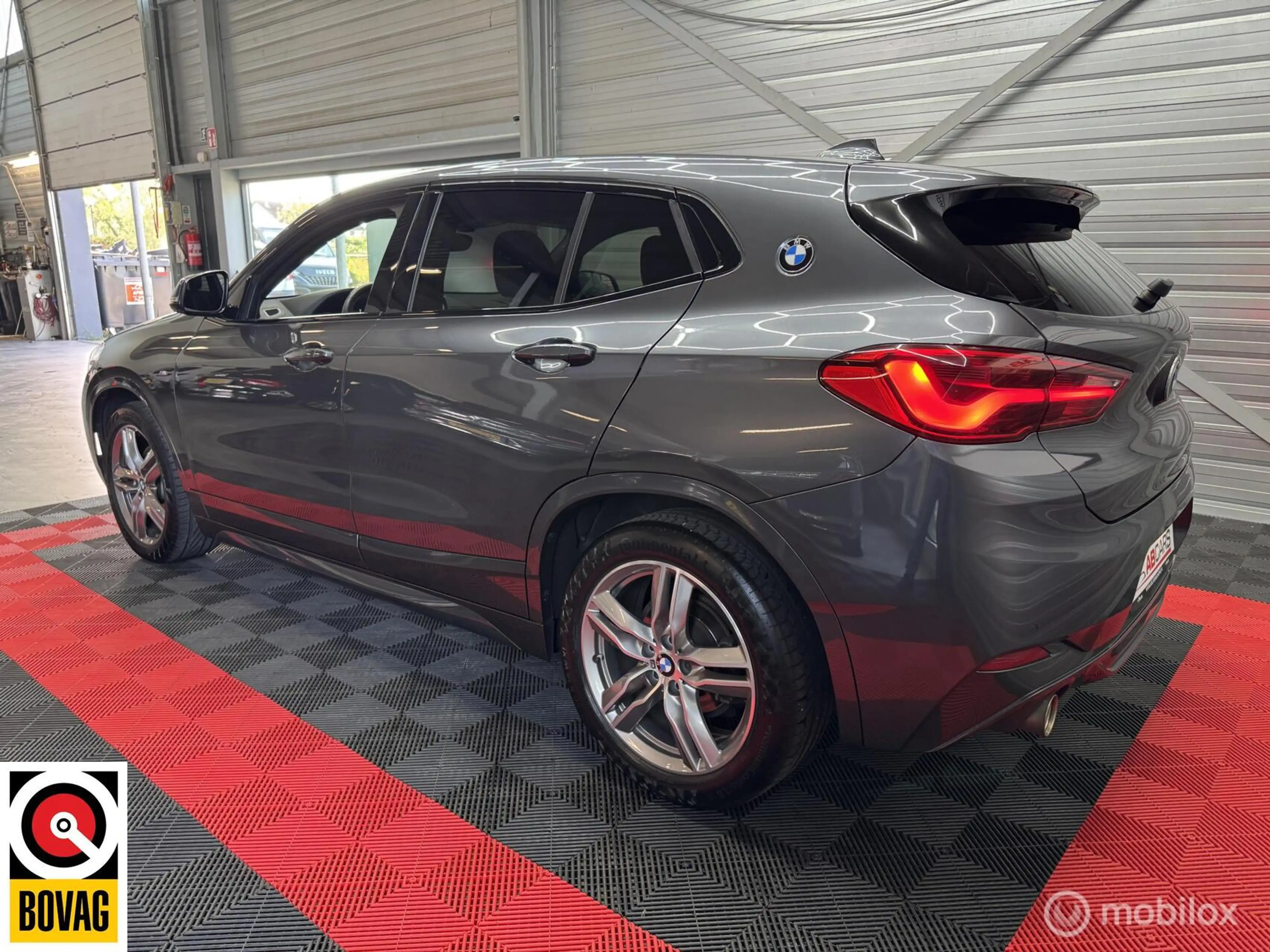 BMW X2 sDrive18i High Executive M-Pakket — photo 3