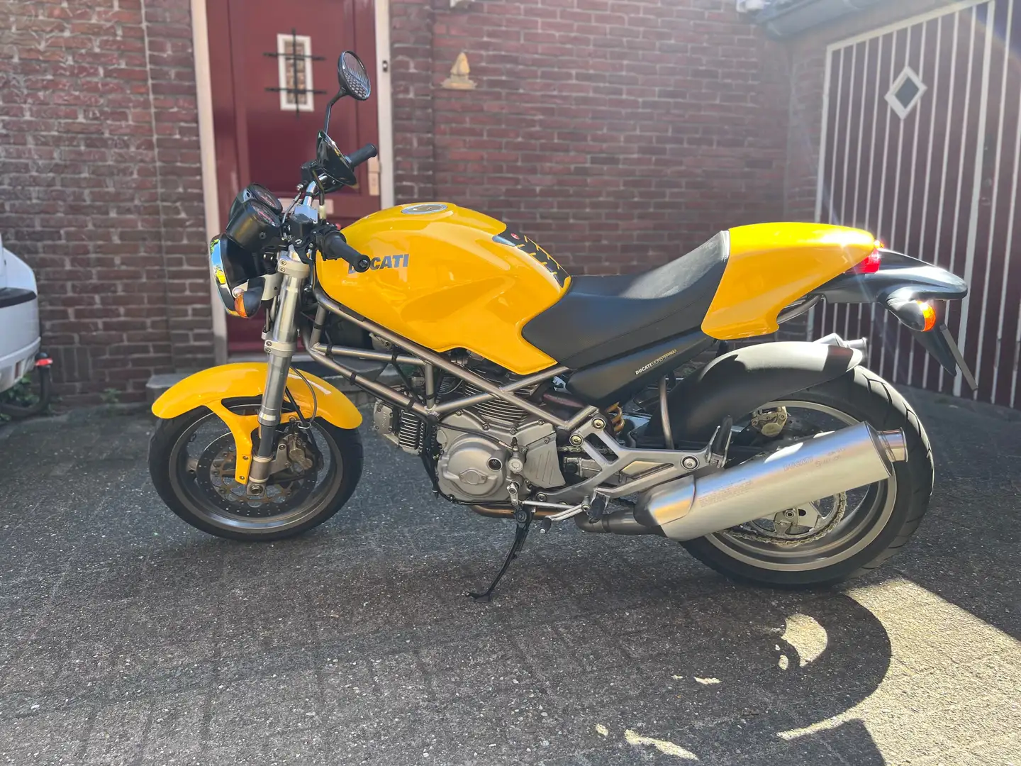 Ducati Monster 600 Geel - 2