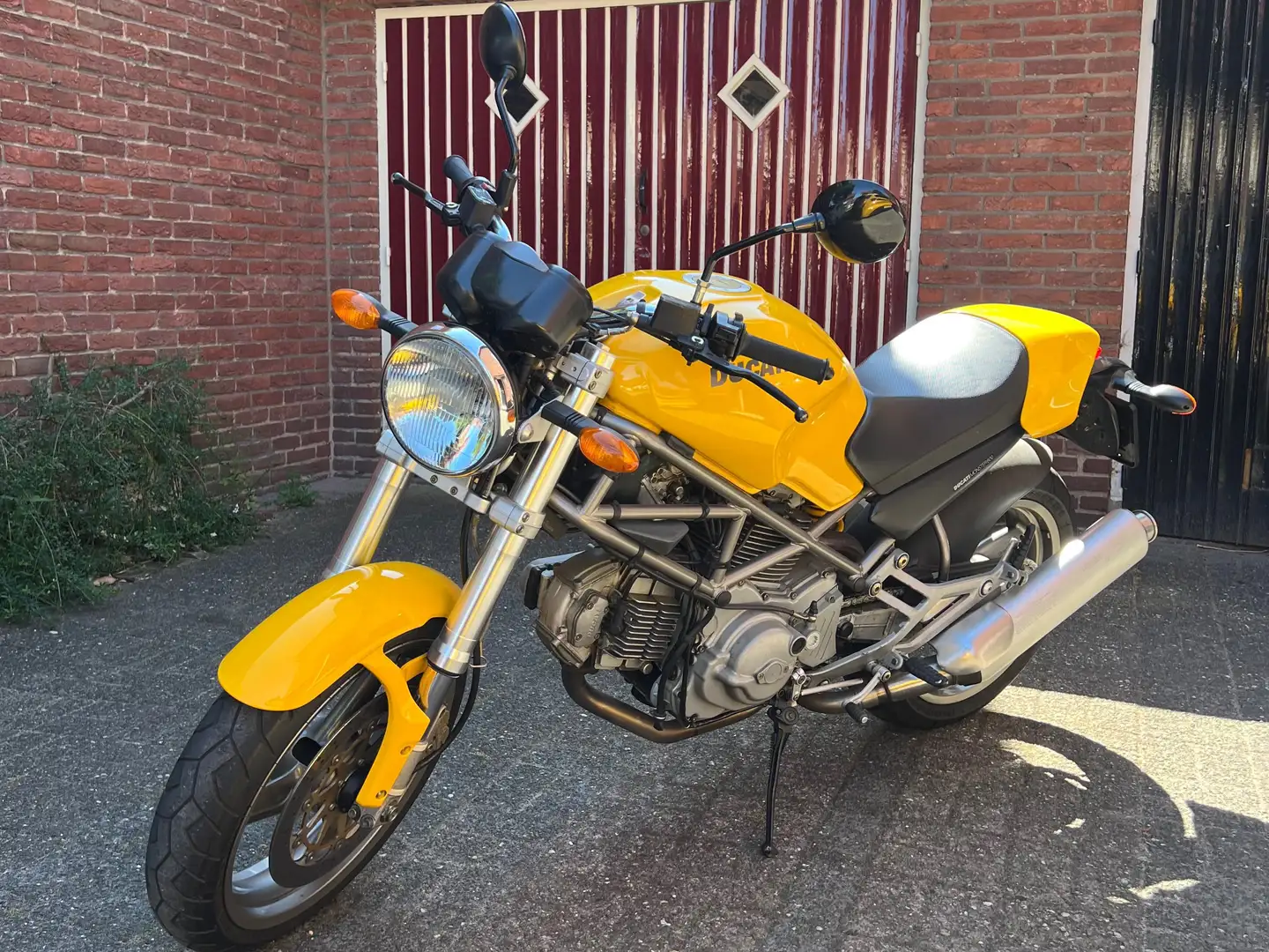 Ducati Monster 600 Geel - 1