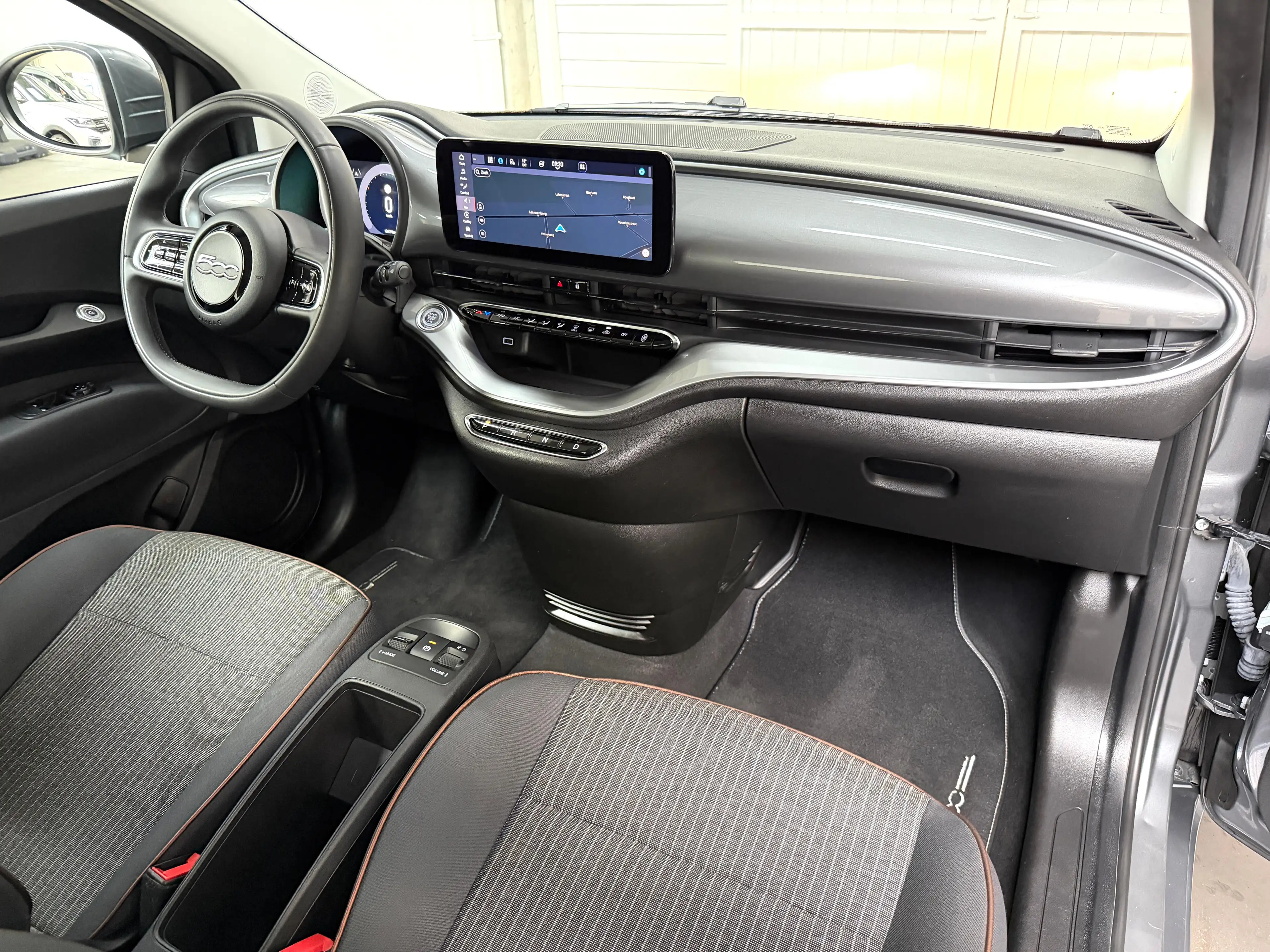 Fiat 500e Icon 24kWh BAT SoH 94% DAB*NAVI*CARPLAY*CC*LANEASS*AAC — photo 12