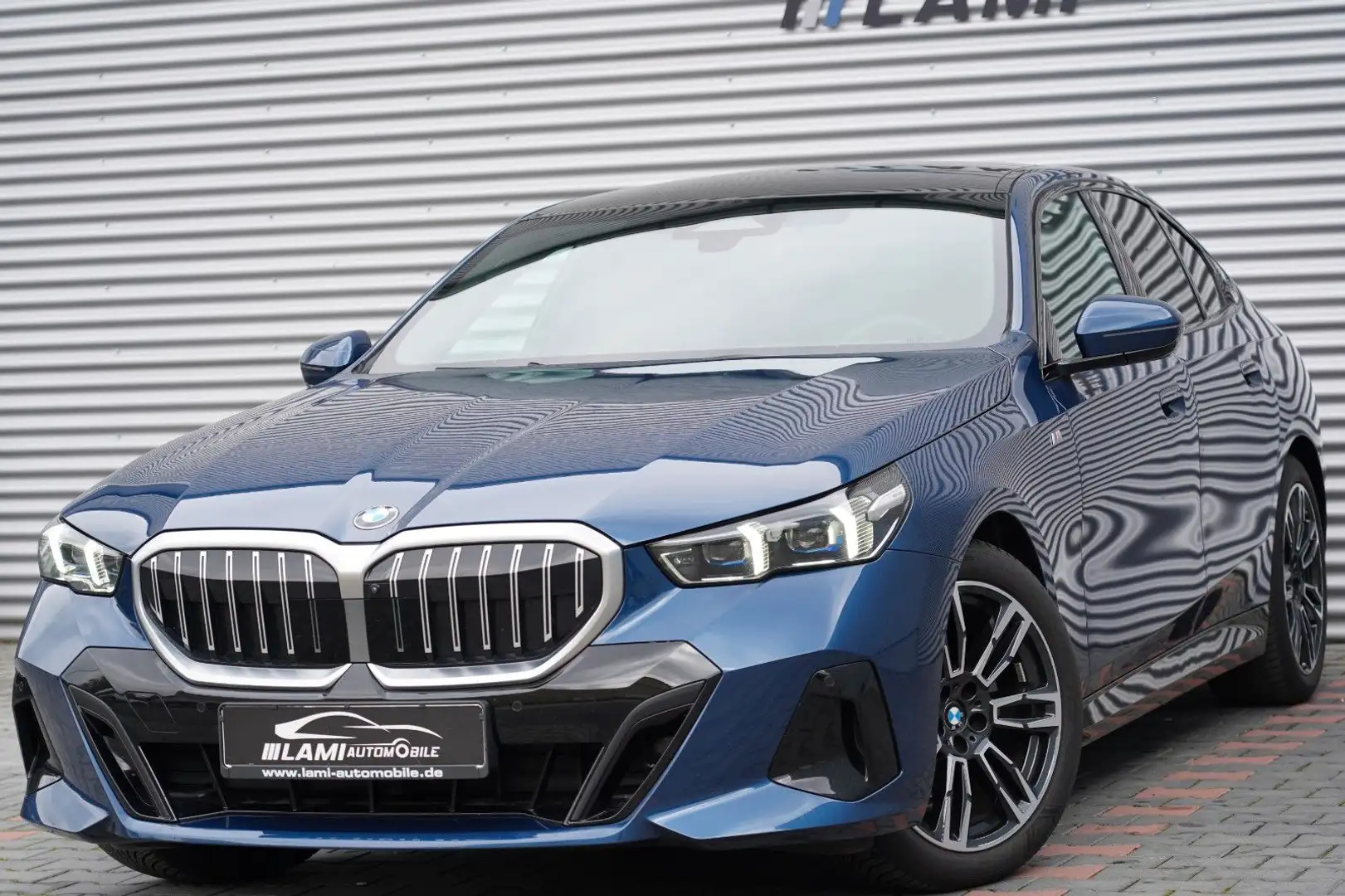 BMW 520 i M Sport PANO HUD 360 MEMO H&K CARBON AHK Blau - 1