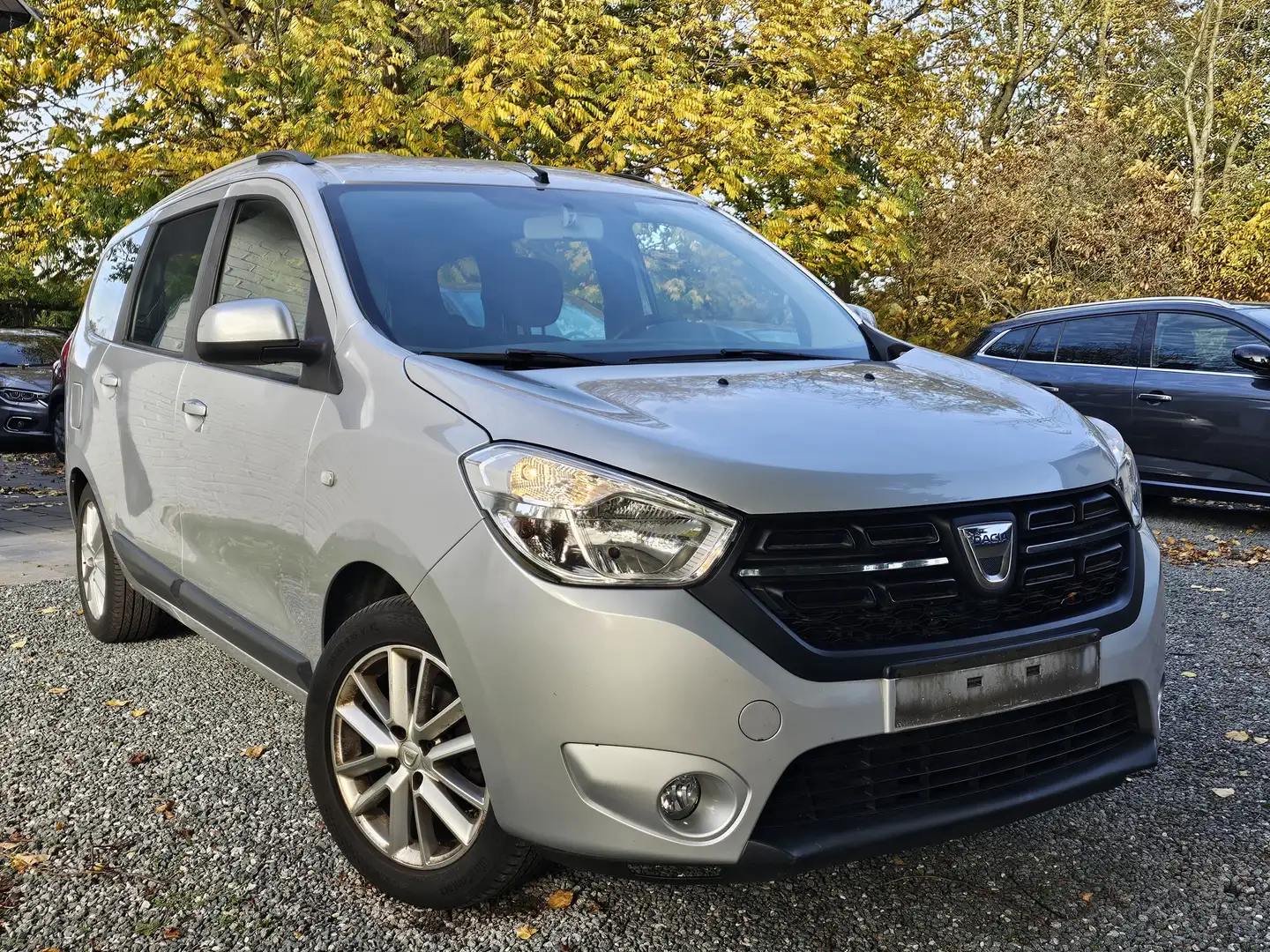Dacia Lodgy Stepway 1.6i* 1 MAIN * EURO 6c * NAVI+CAMERA+AIRCO Argent - 1