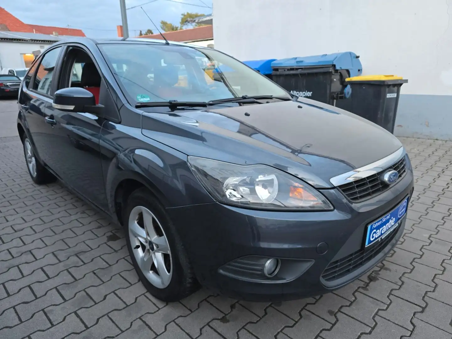 Ford Focus Lim. Style + 1.Hand TÜV neu Gris - 2