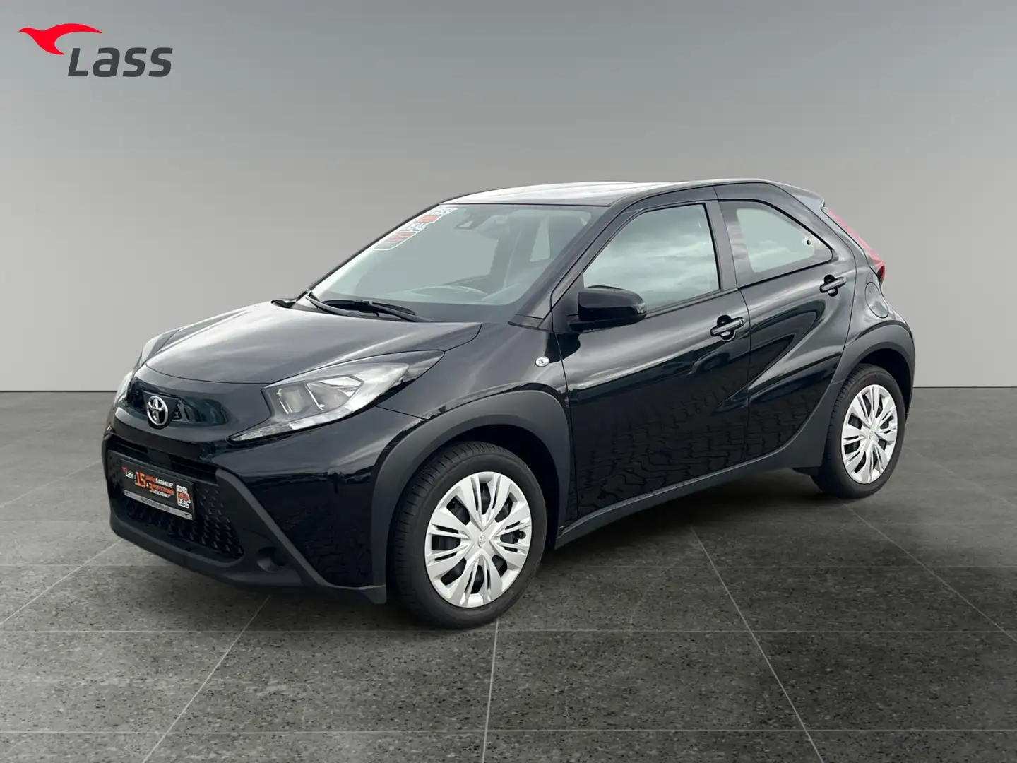 Toyota Aygo X 1.0 x-play Чорний - 2