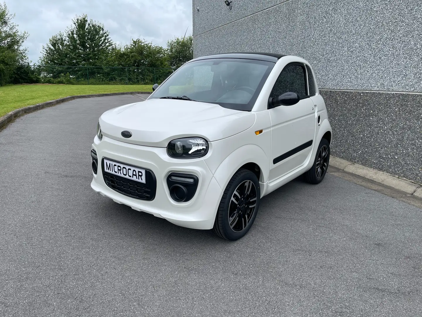 Microcar Due Must progress avec carplay et caméra de recul Blanc - 1
