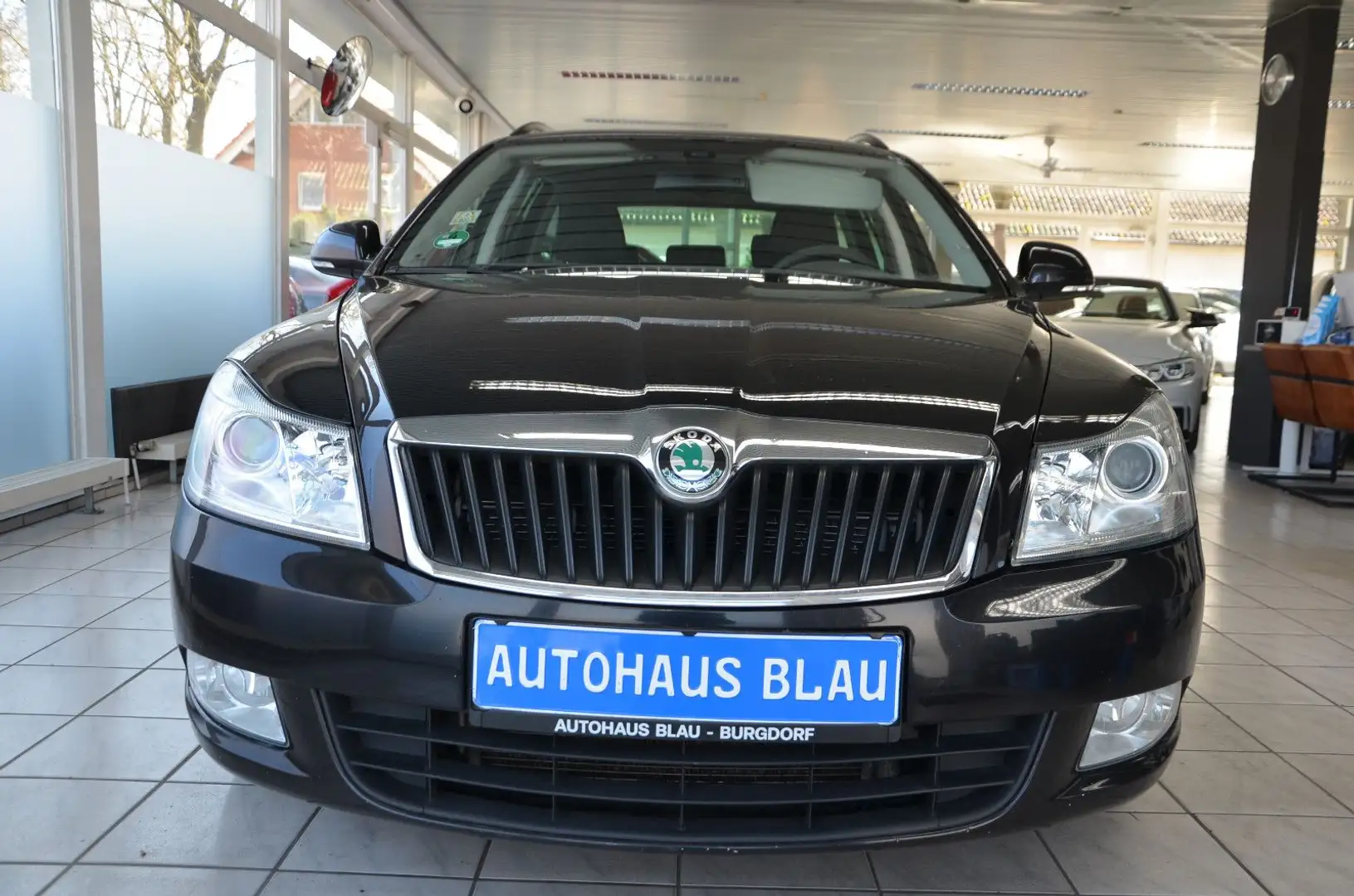 Skoda Octavia 1.6 TDI Combi *KLIMAAUT*SITZHZG*AHK*PDC* Noir - 2