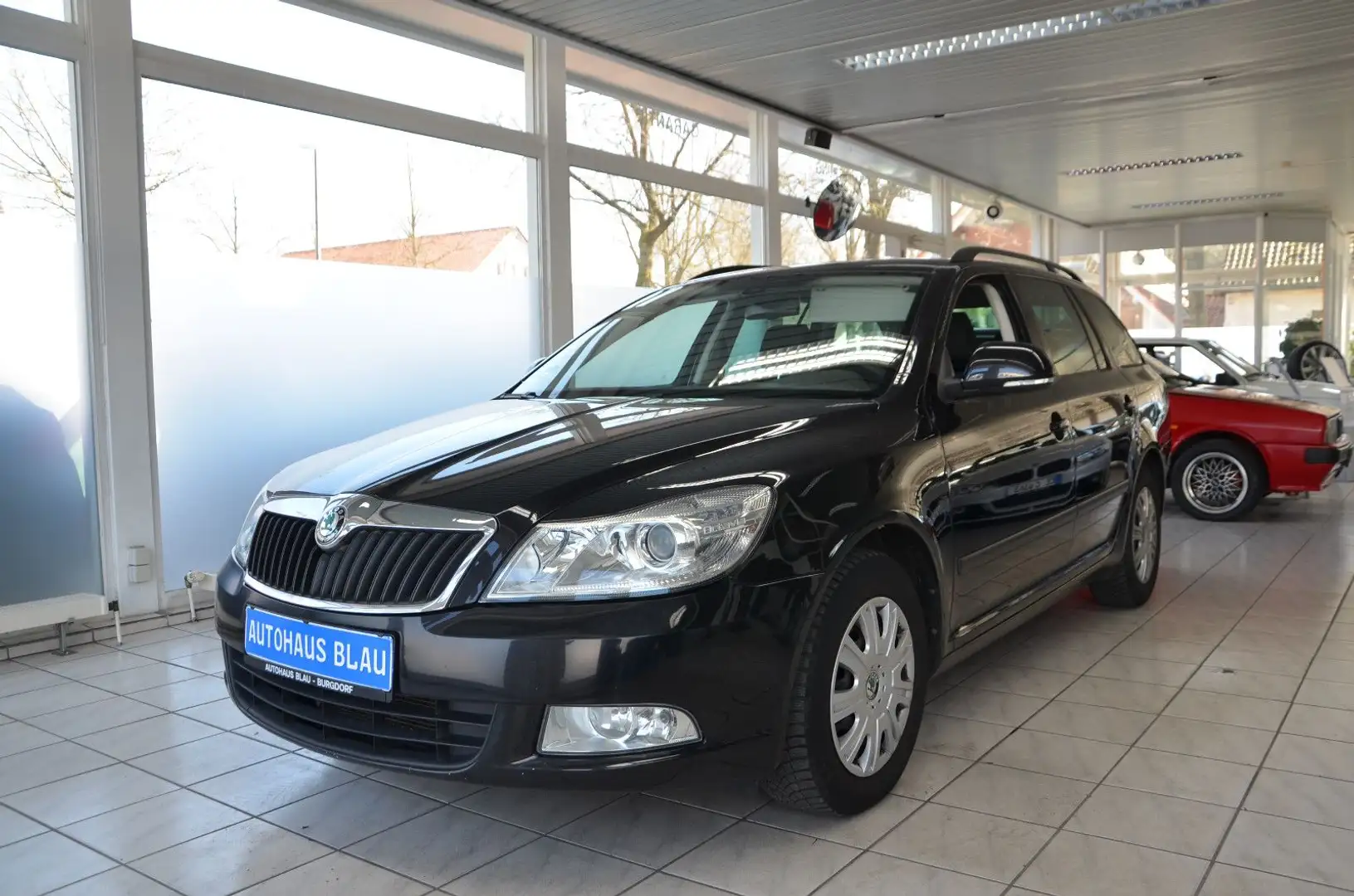 Skoda Octavia 1.6 TDI Combi *KLIMAAUT*SITZHZG*AHK*PDC* Noir - 1