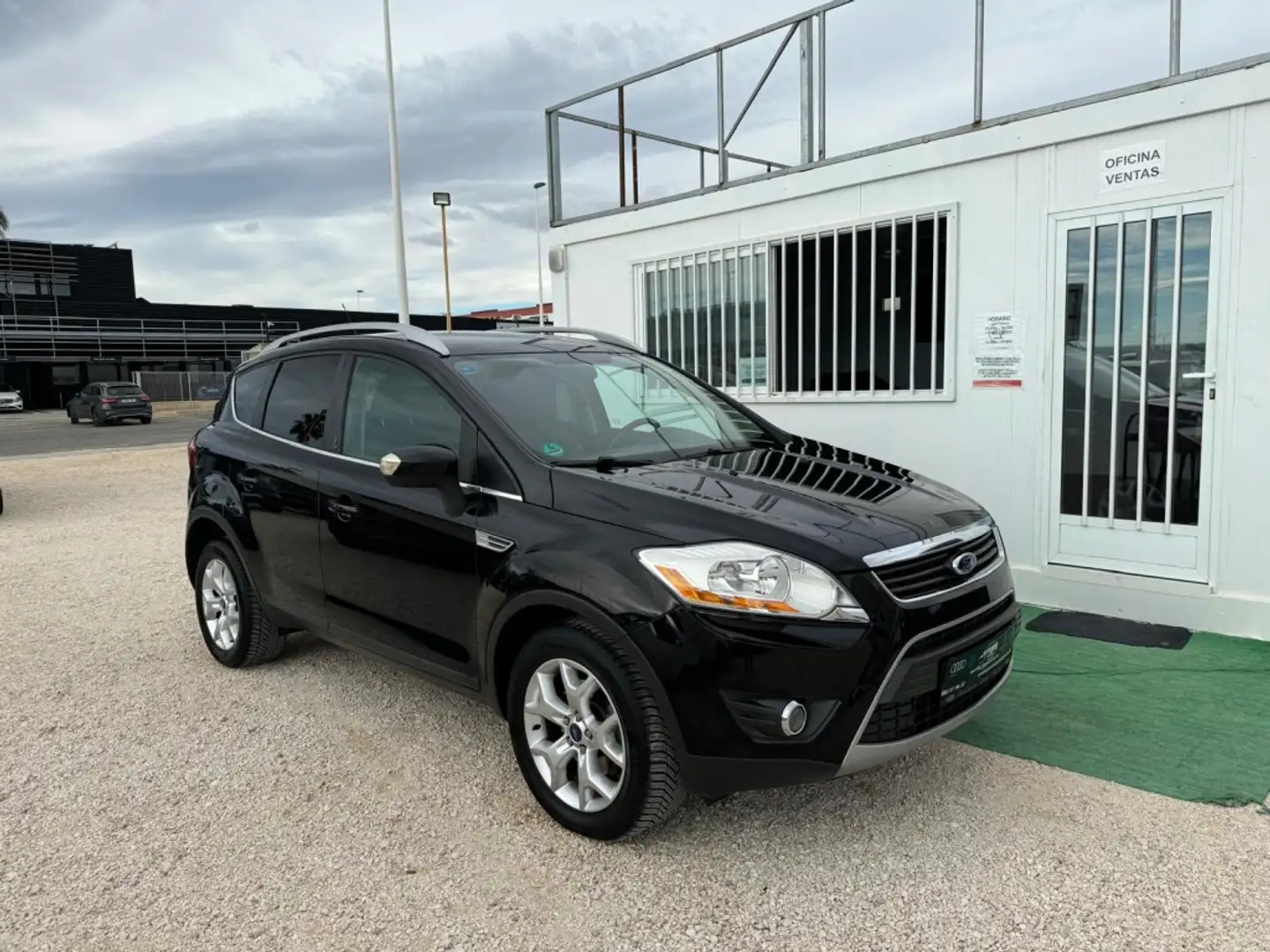 Ford Kuga Todoterreno Automático de 5 Puertas Negro - 2