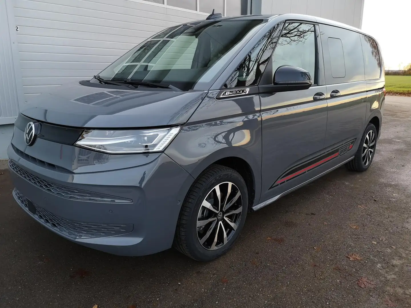 Volkswagen T7 Multivan Sport Edition 1,5eHybrid DSG 4Motion Premium KÜ... Grau - 1