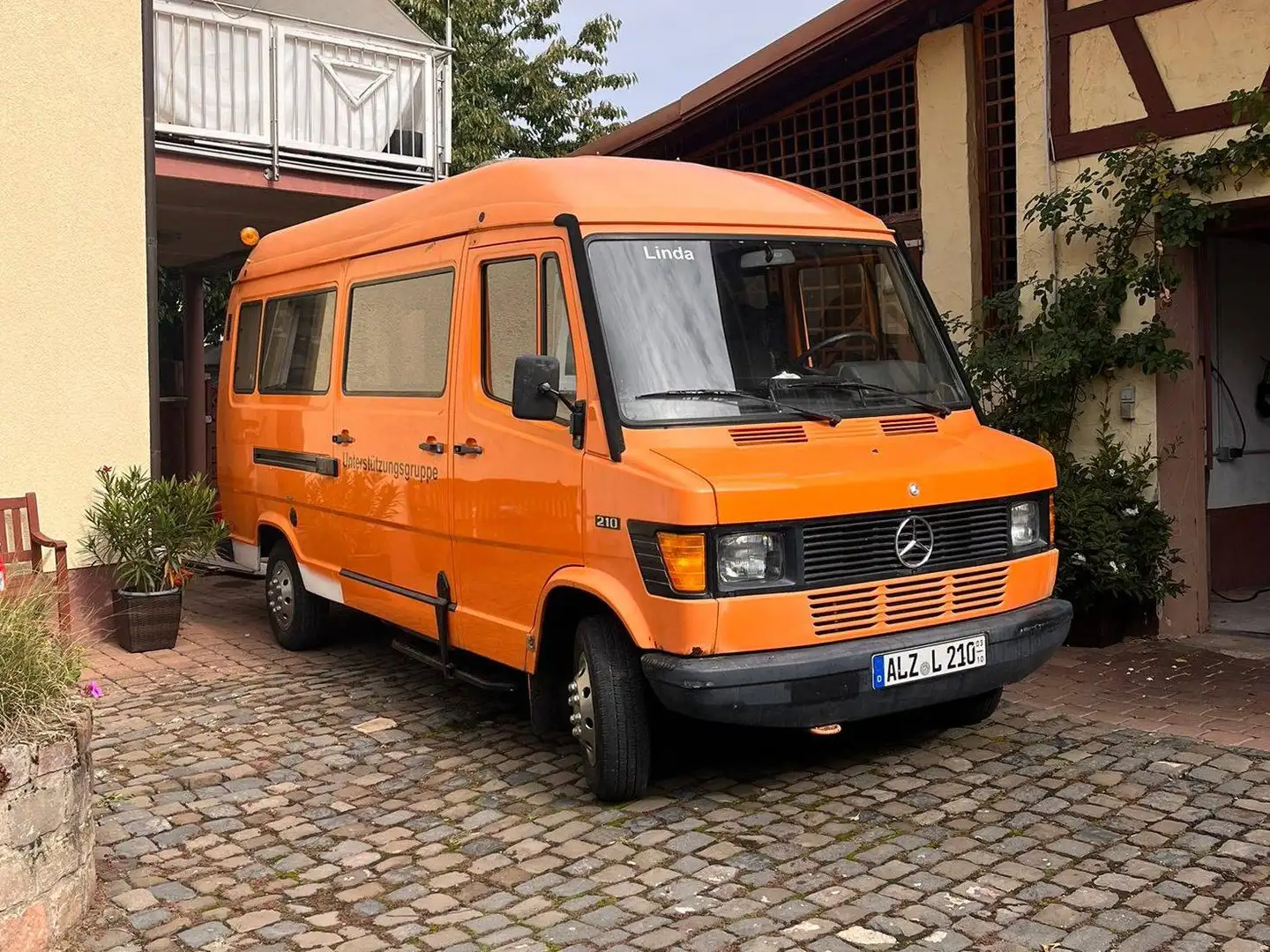 Mercedes-Benz T1 210 601.066 Orange - 1