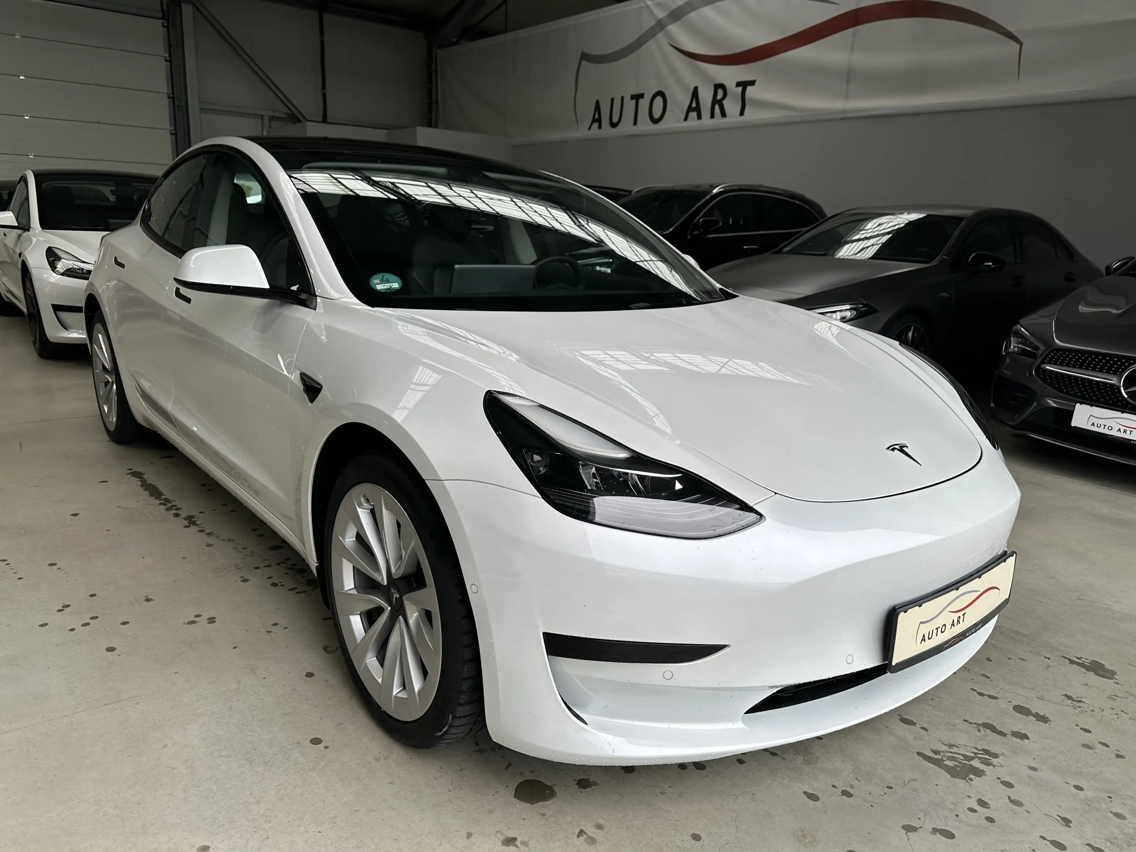 Tesla Model 3 Basis RWD AMD Ryzen Wärmepumpe Subwoofer