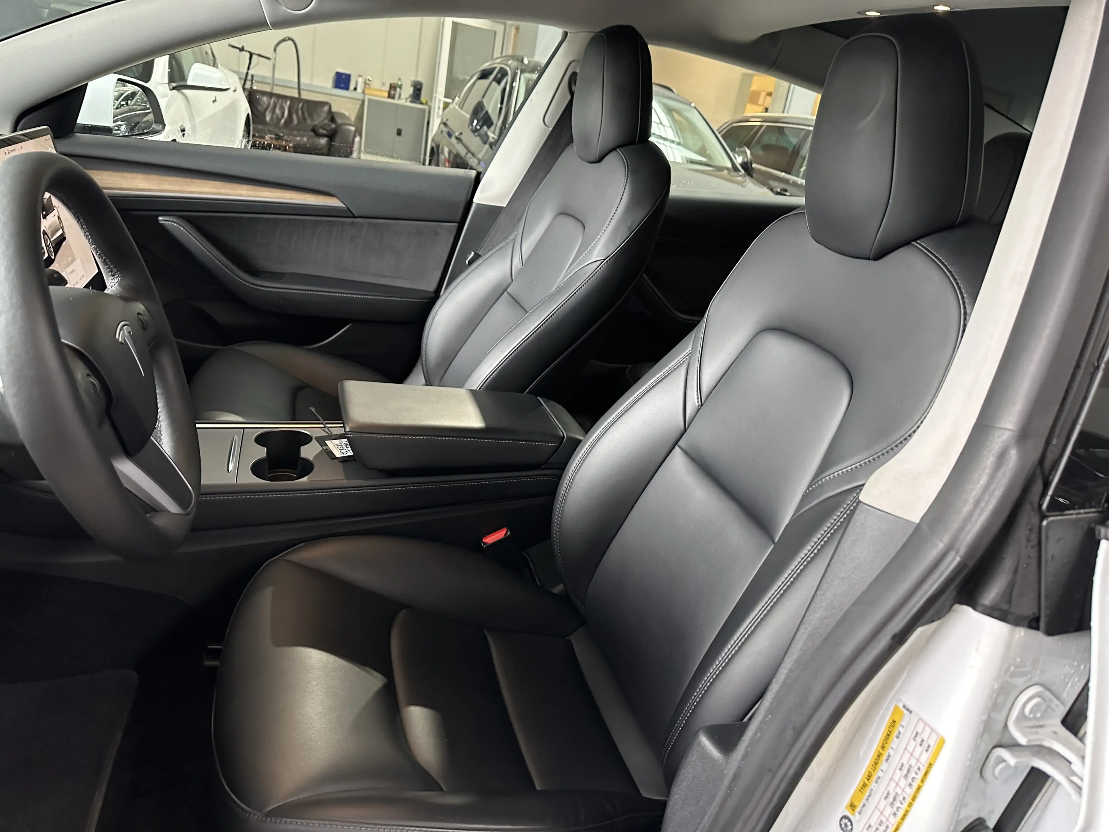 Tesla Model 3 Basis RWD AMD Ryzen Wärmepumpe Subwoofer — photo 14