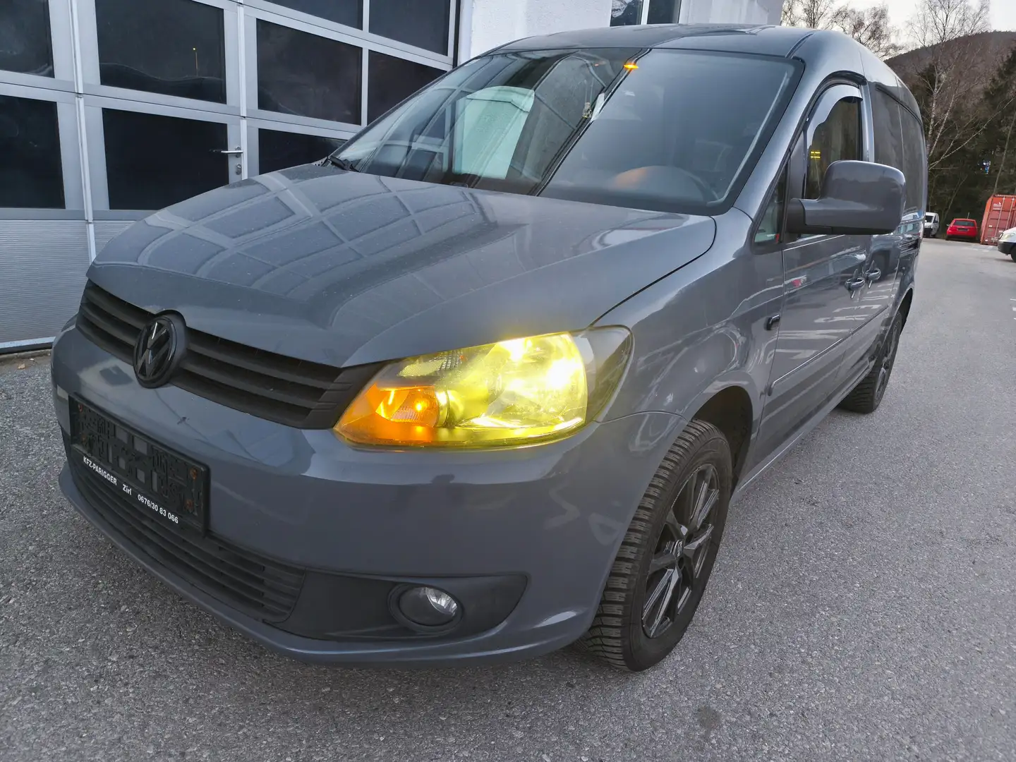 Volkswagen Caddy Maxi Kasten BMT Grau - 2