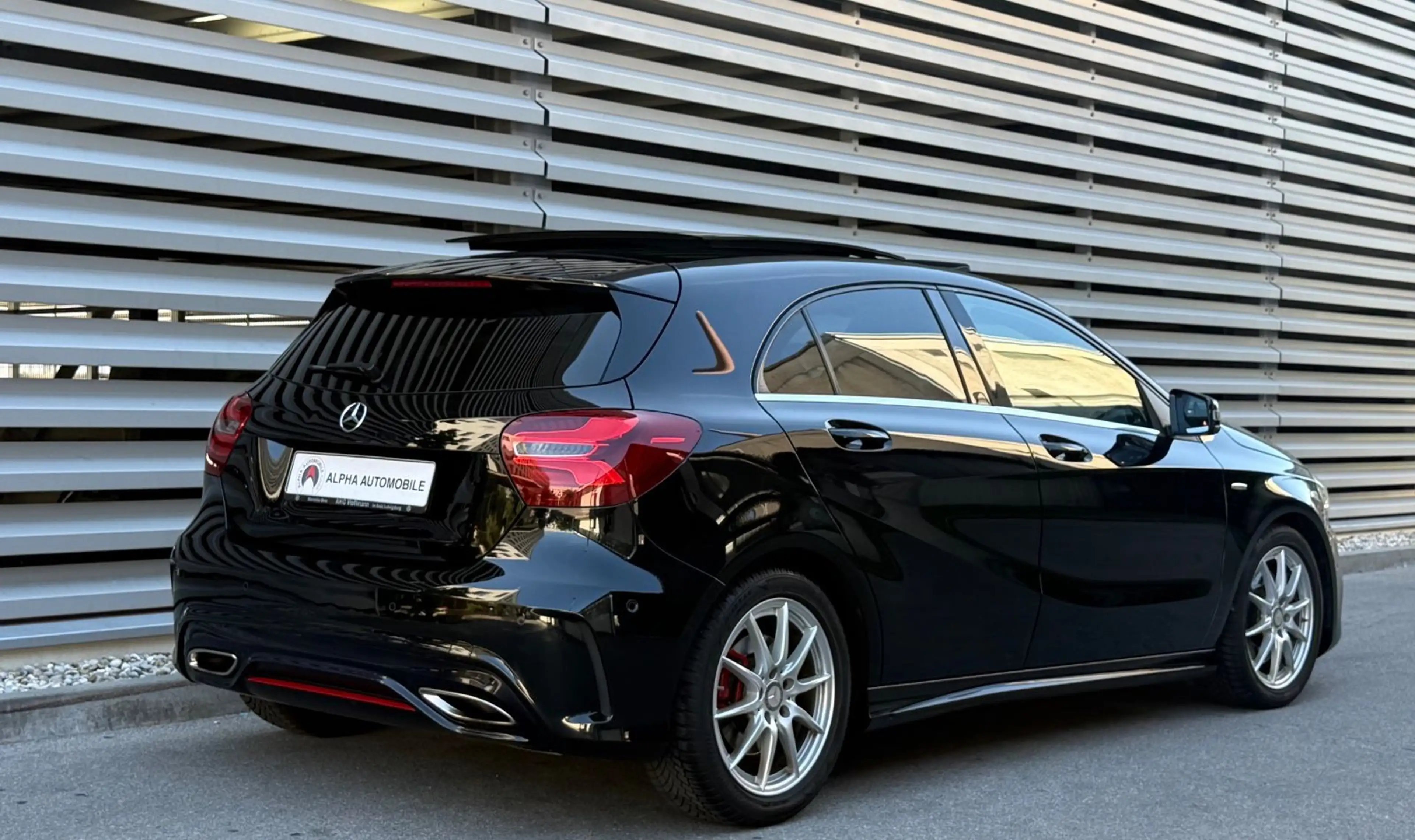 Mercedes-Benz A 250 4Matic Sport /AMG/Pano /LED /Harman Kardon — photo 3