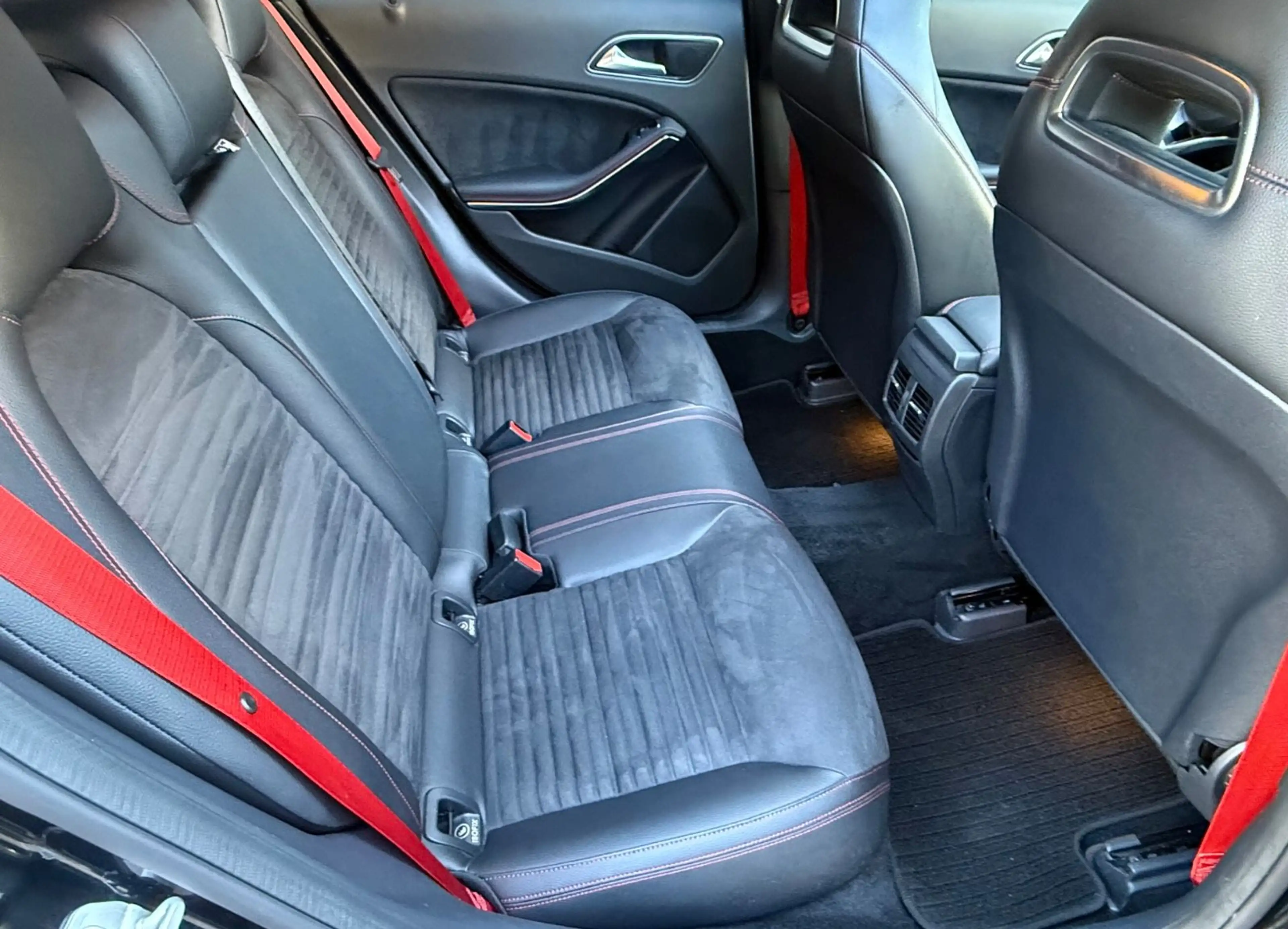 Mercedes-Benz A 250 4Matic Sport /AMG/Pano /LED /Harman Kardon — photo 12
