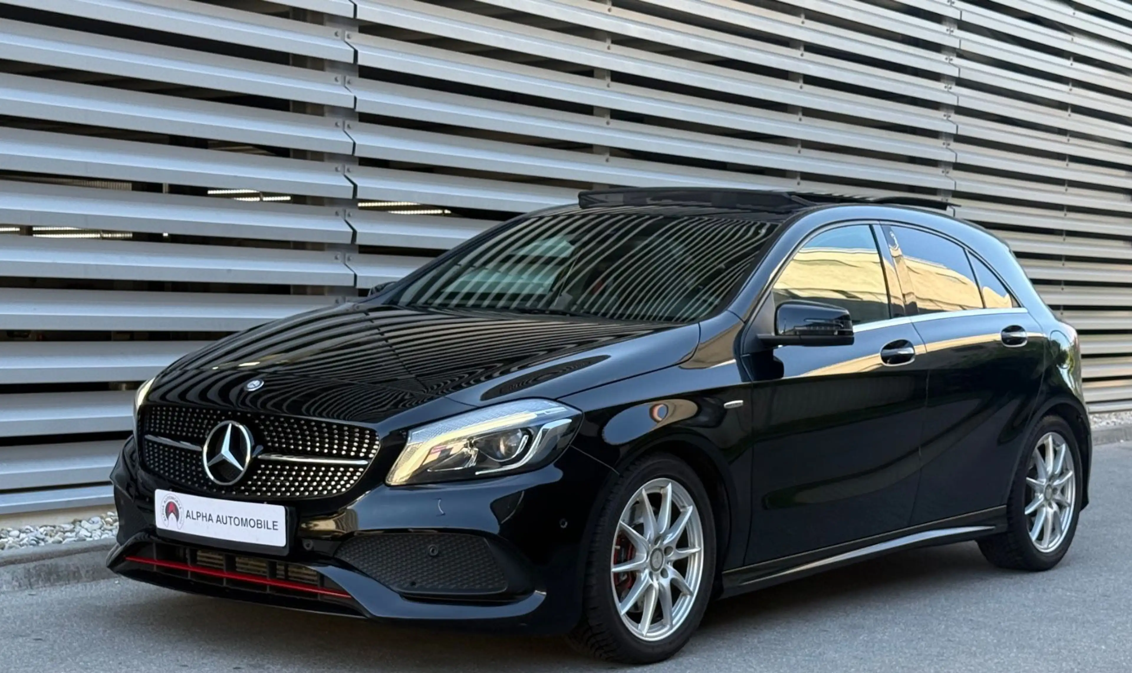 Mercedes-Benz A 250 4Matic Sport /AMG/Pano /LED /Harman Kardon