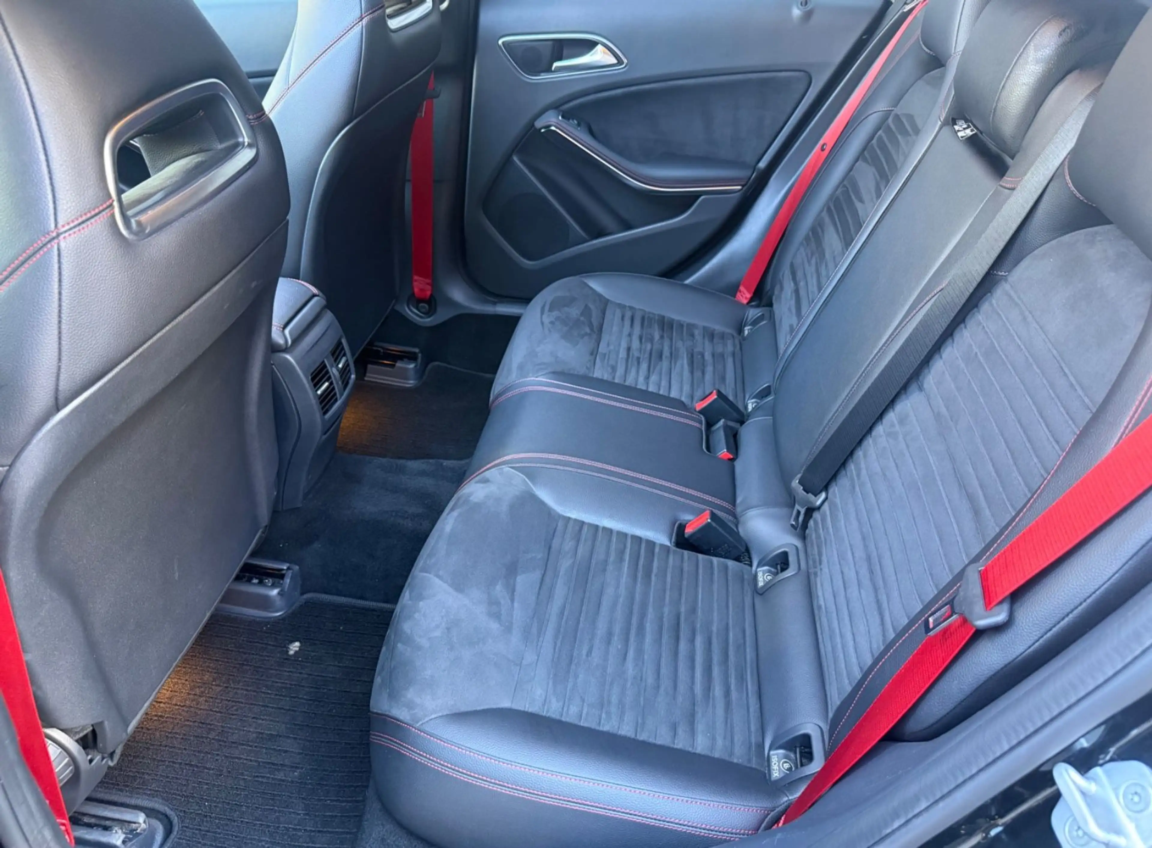 Mercedes-Benz A 250 4Matic Sport /AMG/Pano /LED /Harman Kardon — photo 11