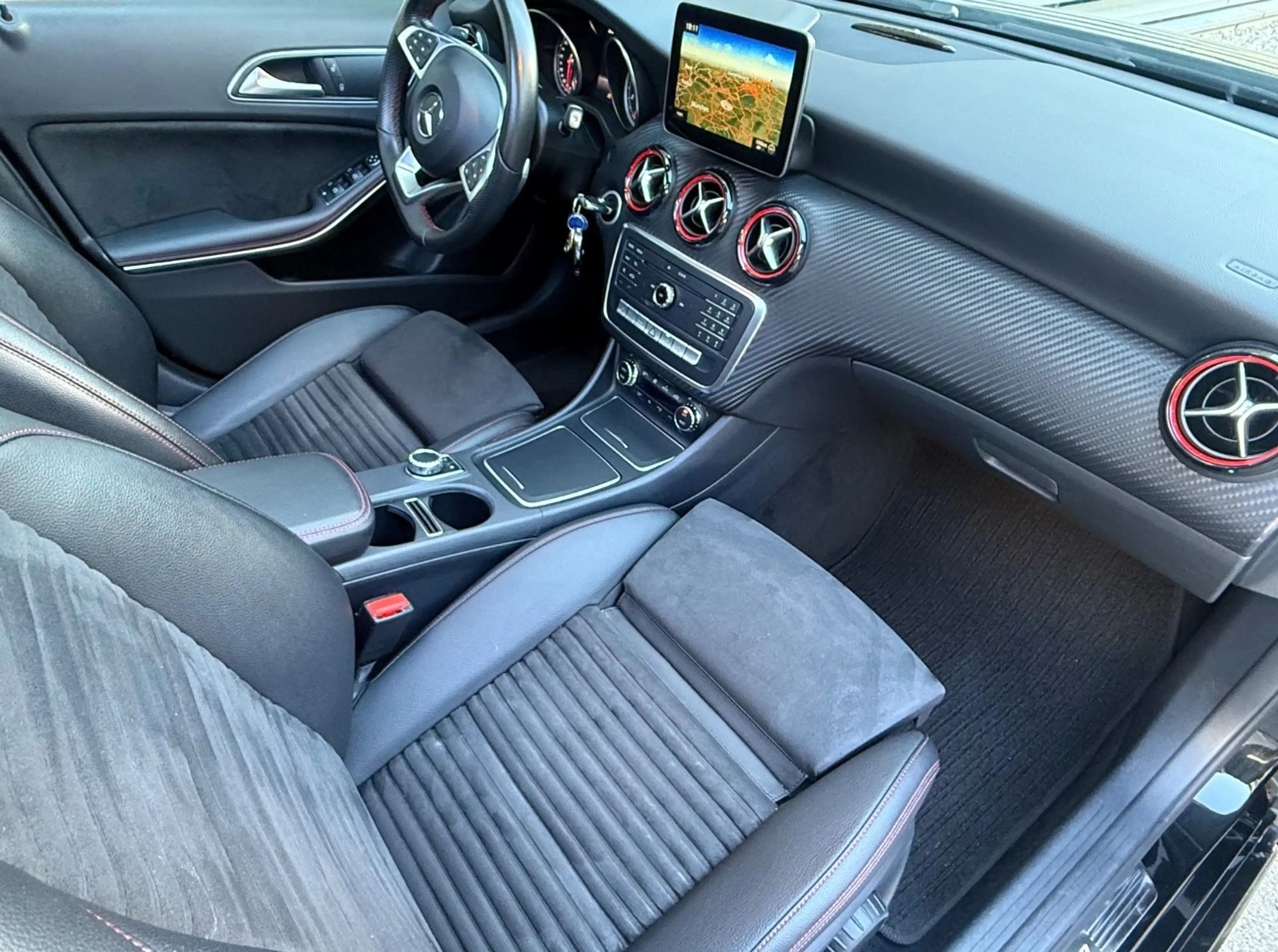 Mercedes-Benz A 250 4Matic Sport /AMG/Pano /LED /Harman Kardon — photo 14