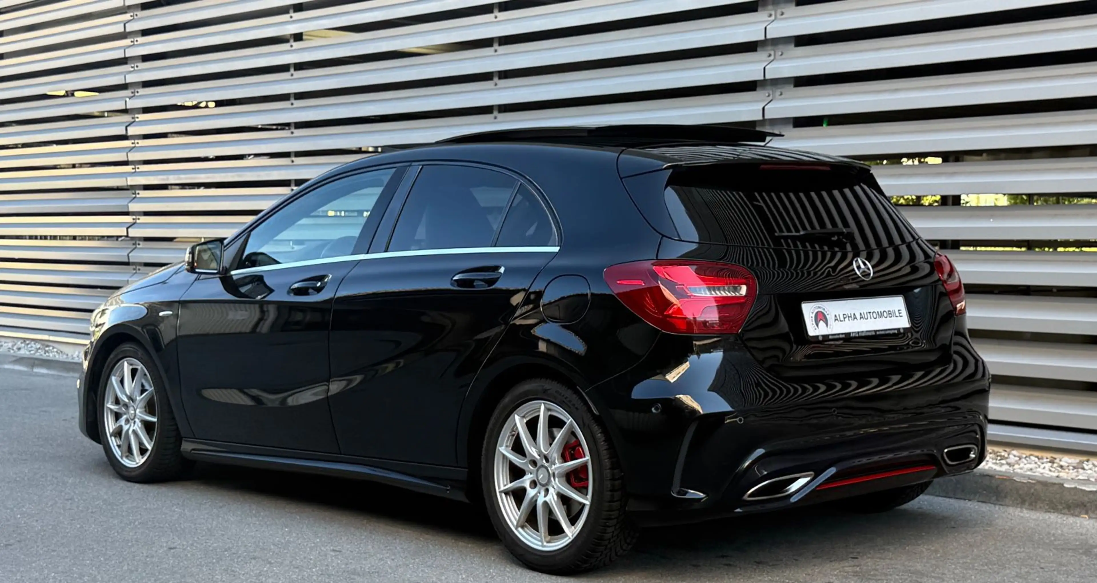 Mercedes-Benz A 250 4Matic Sport /AMG/Pano /LED /Harman Kardon — photo 4