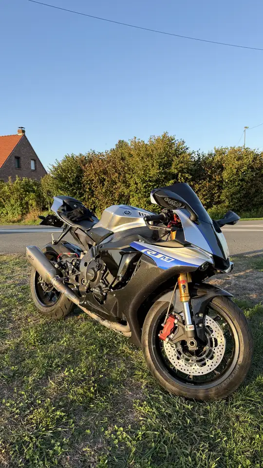 Yamaha YZF-R1