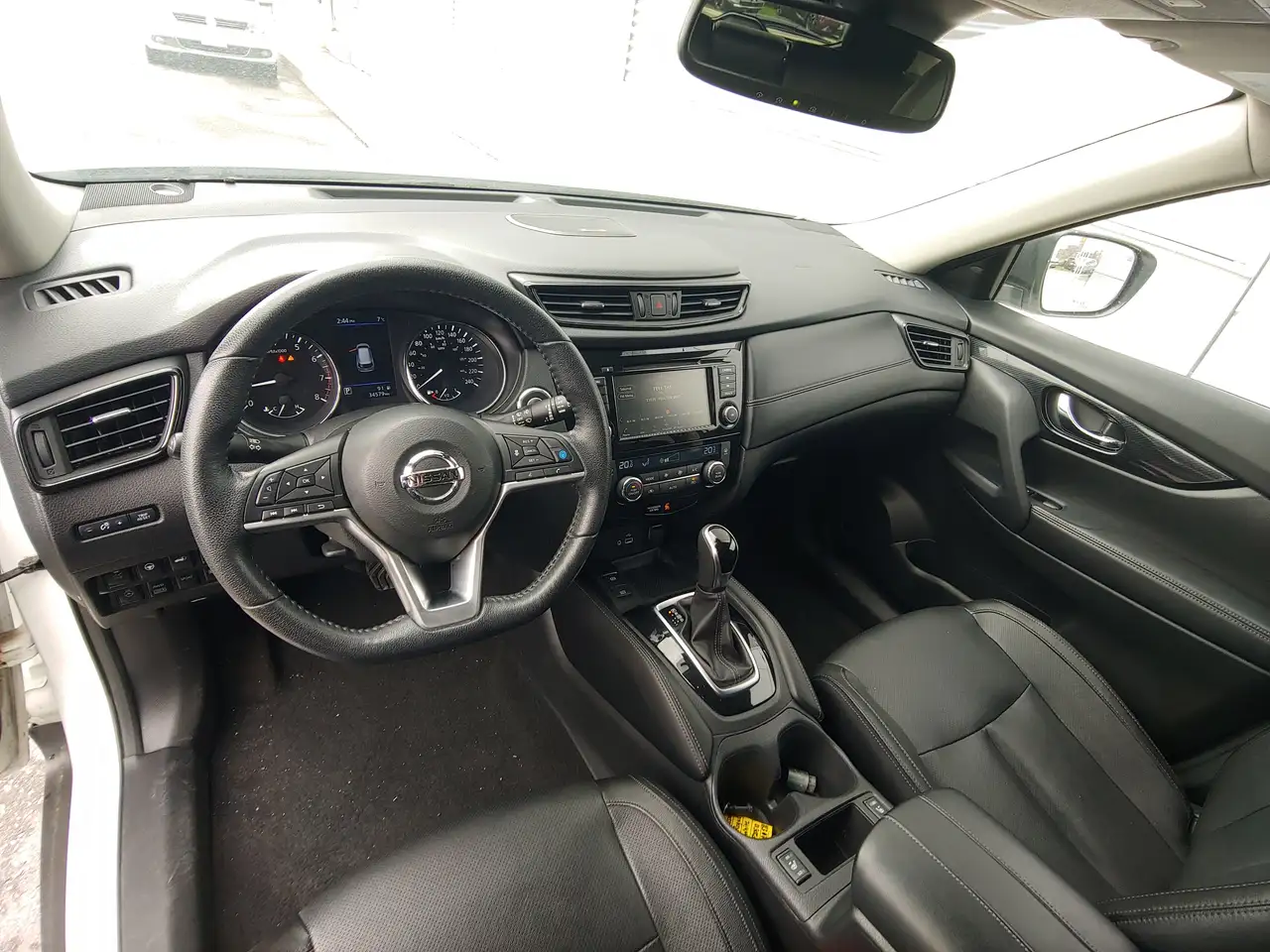 Nissan Rogue снимка Nissan Rogue