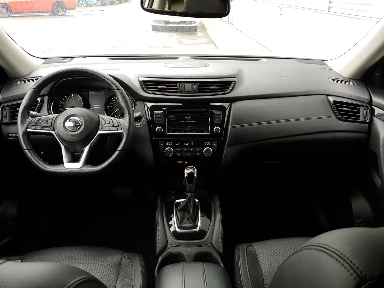 Nissan Rogue снимка Nissan Rogue