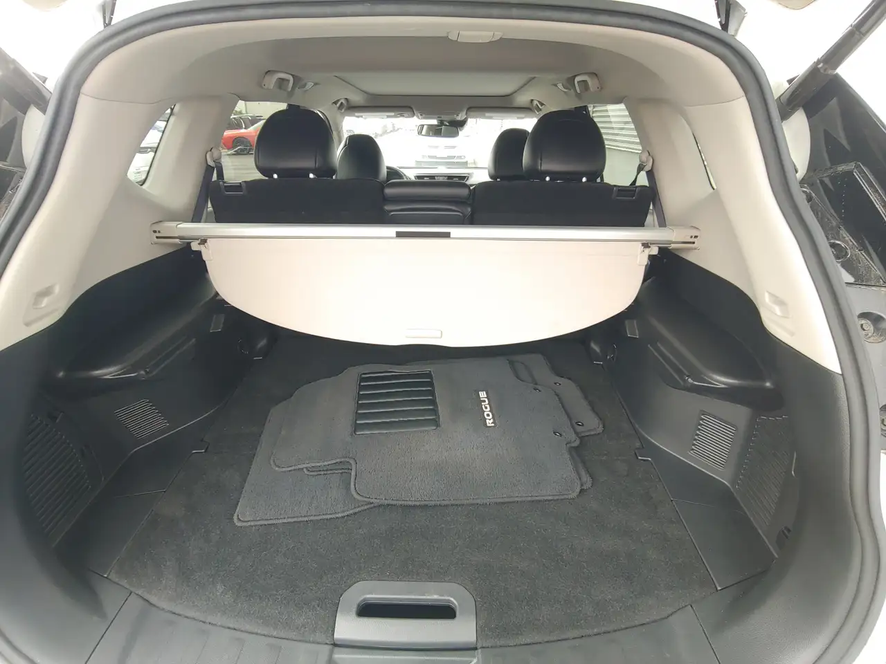 Nissan Rogue снимка Nissan Rogue
