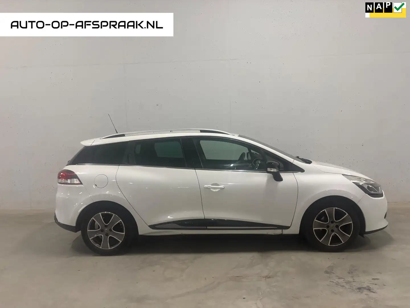 Renault Clio Estate 0.9 TCe Night&Day Navi Cruise Airco APK Wit - 1