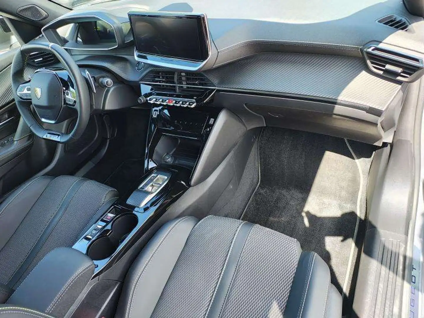 Peugeot 2008 GT / EAT8 Gris - 2