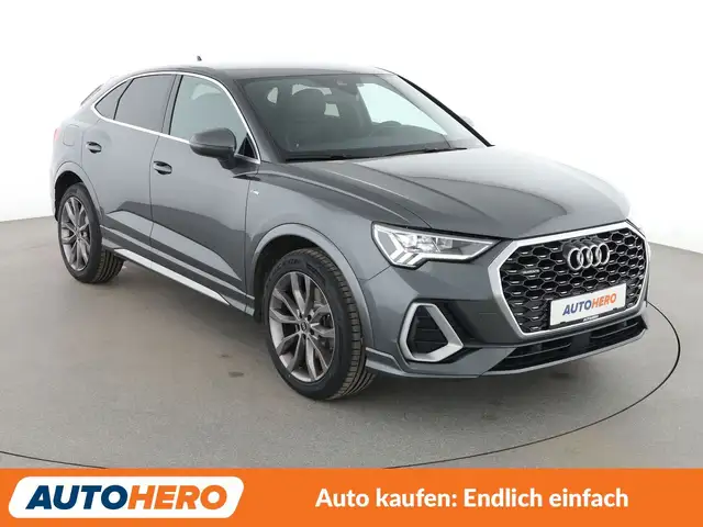 Audi Q3 view 8
