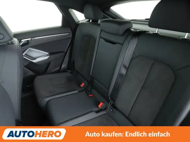Audi Q3 view 14