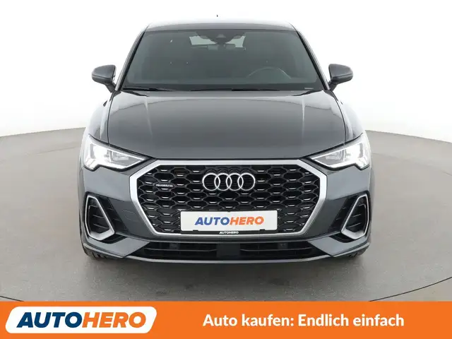 Audi Q3 view 9