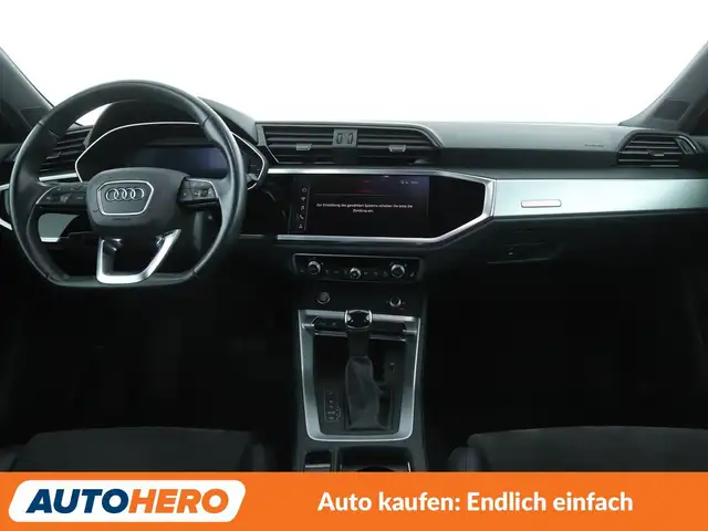 Audi Q3 view 12