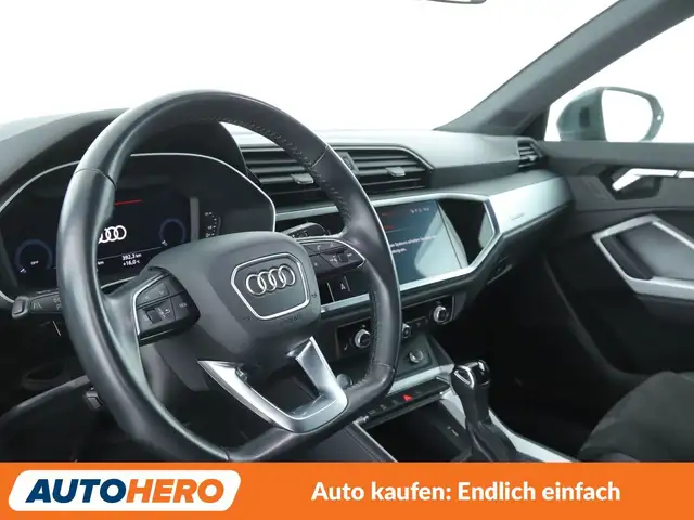 Audi Q3 view 11