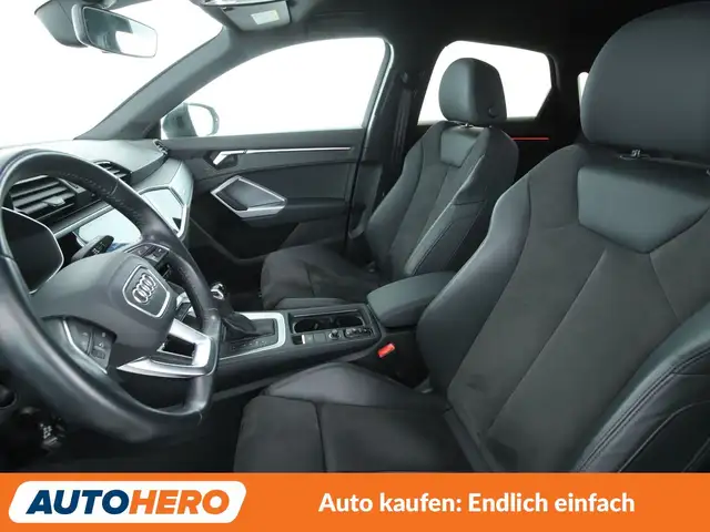Audi Q3 view 10