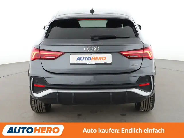 Audi Q3 view 5