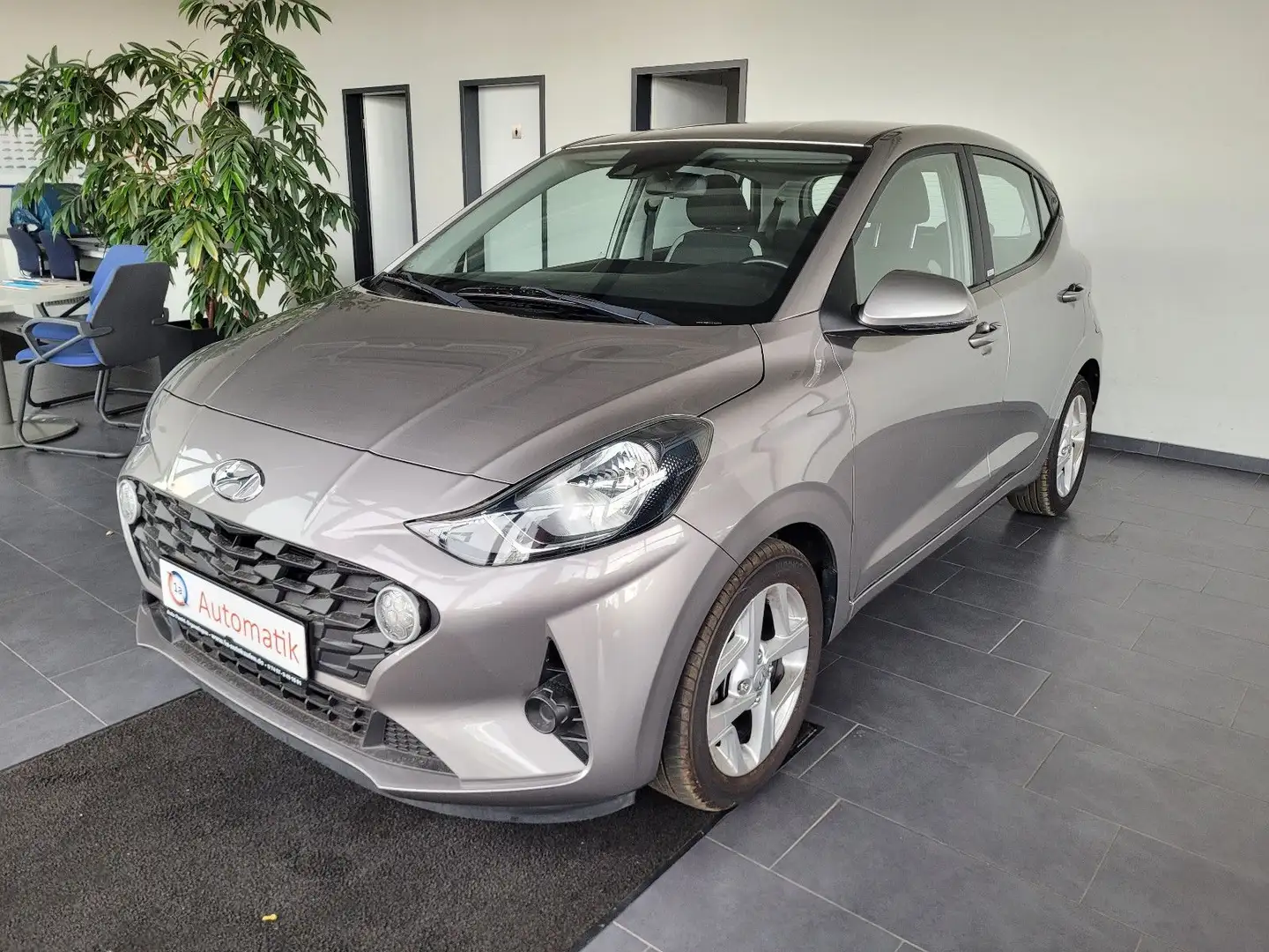 Hyundai i10 1.0i Autom. Trend 5-Türer m. PDC/1. Hand Grau - 2