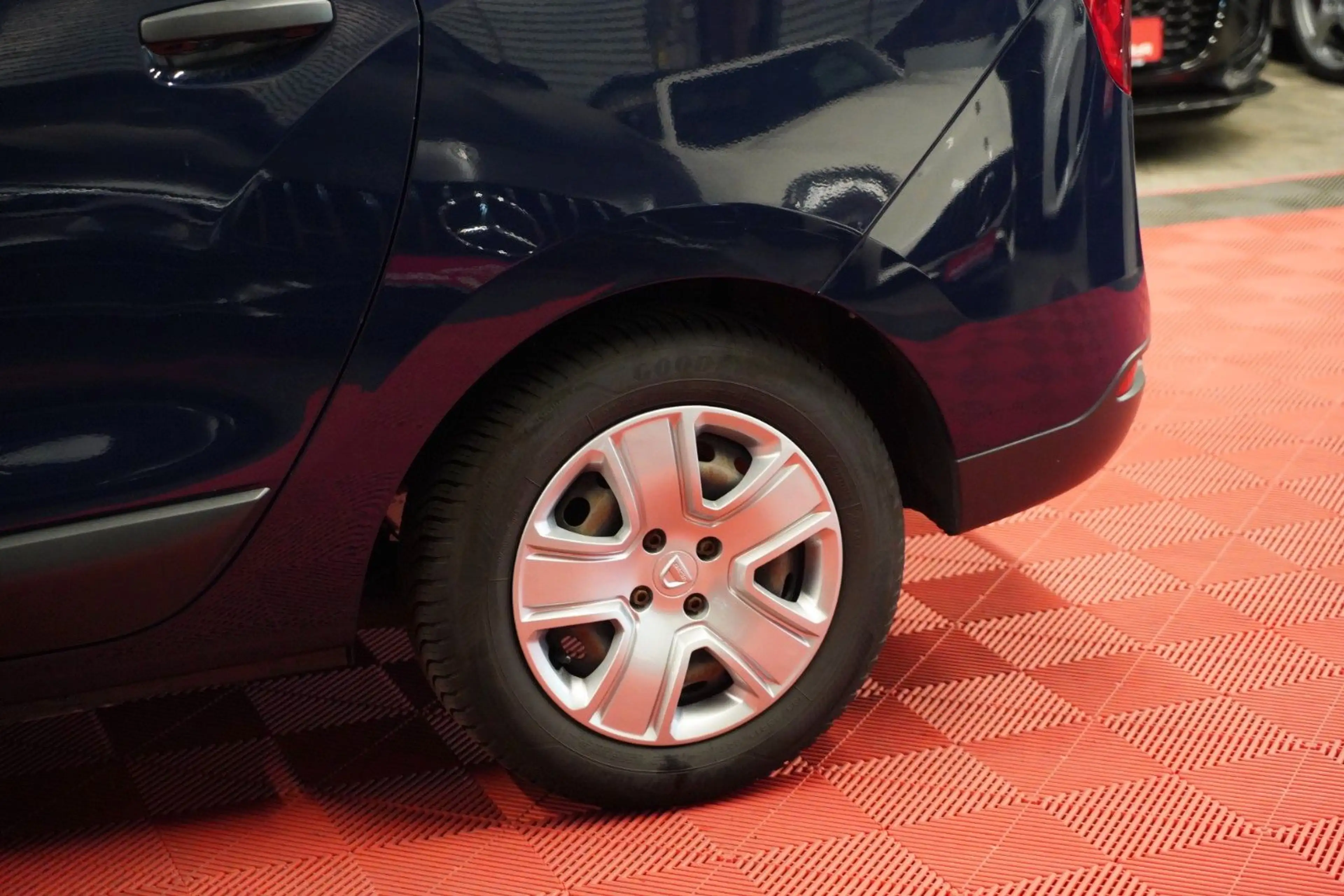 Dacia Lodgy 1.3 TCE Comfort 7Sitzer*1.Hand*Unfallfrei* — photo 11