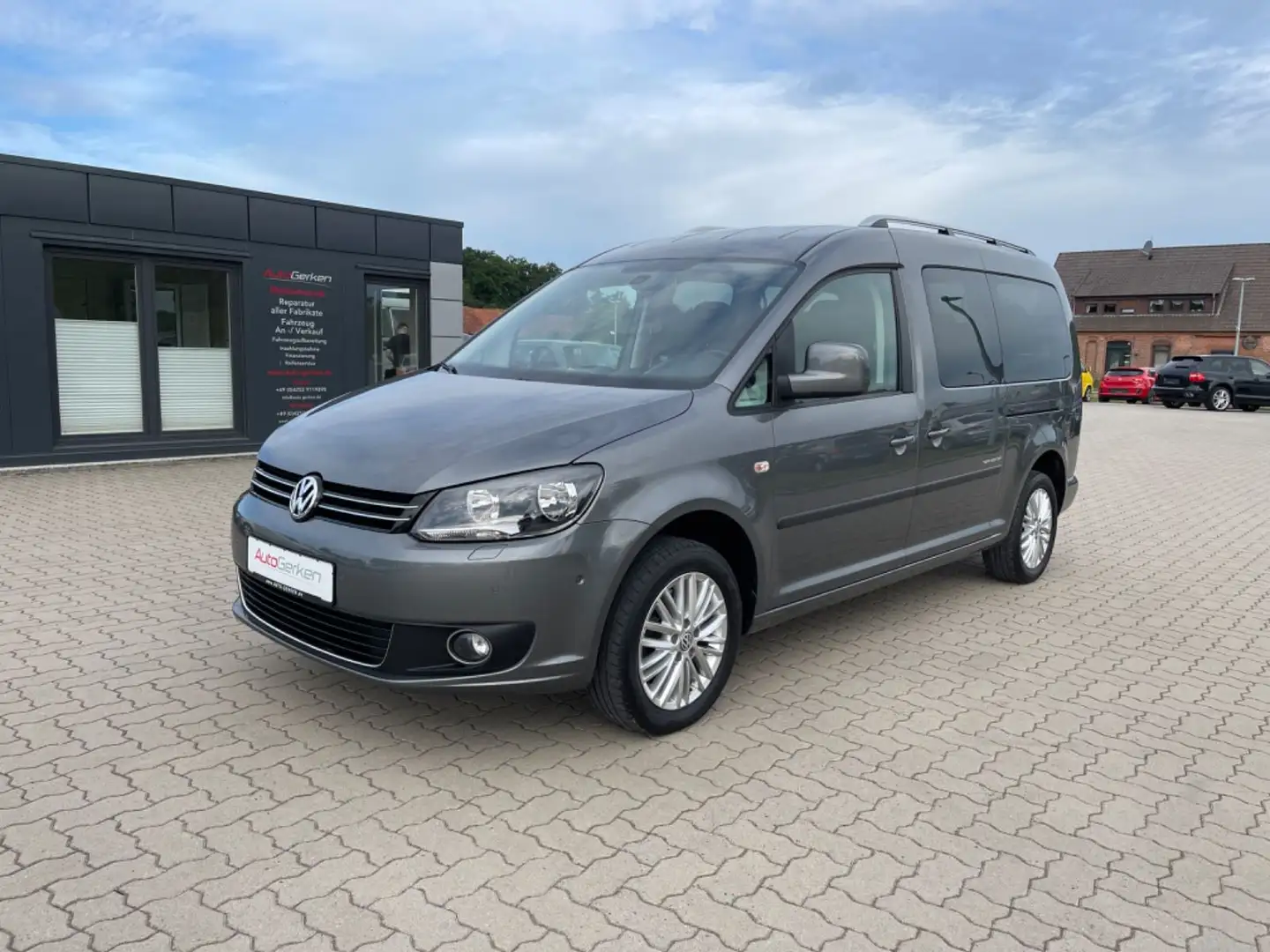 Volkswagen Caddy 2.0 TDI DSG Maxi Comfortline 7-Sitzer AHK Grau - 1