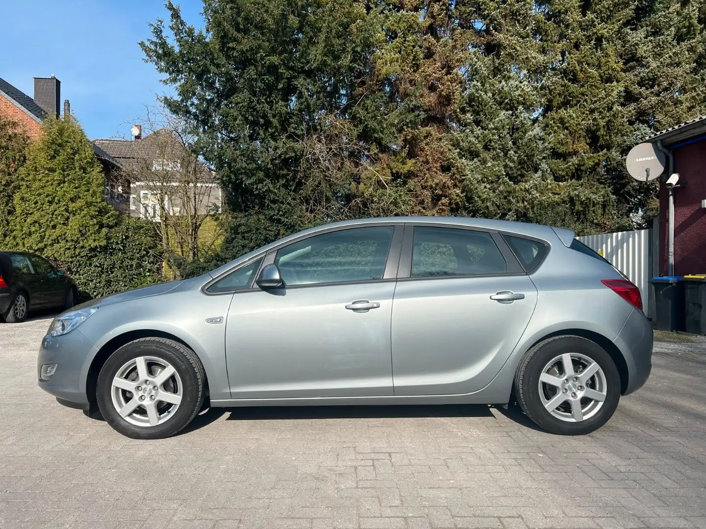Opel Astra J Lim. 5-trg. Selection/ 1. Hand Silber - 2