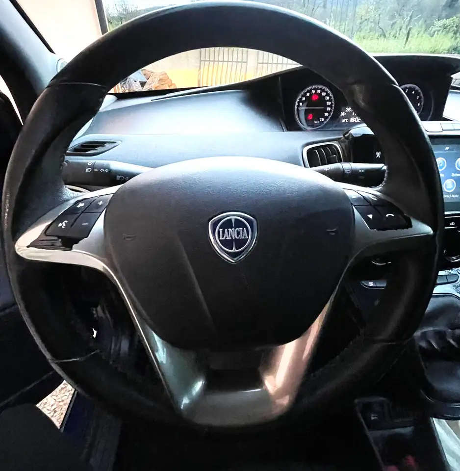 Lancia Ypsilon 2021 — фото 8