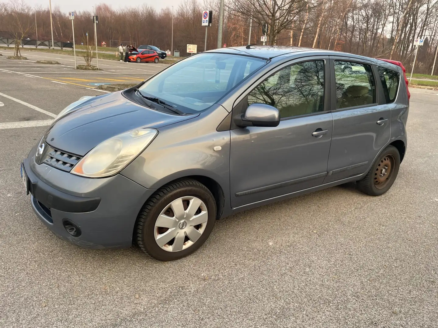 Nissan Note Note 1.4 16V *Neopatentati* Grau - 2