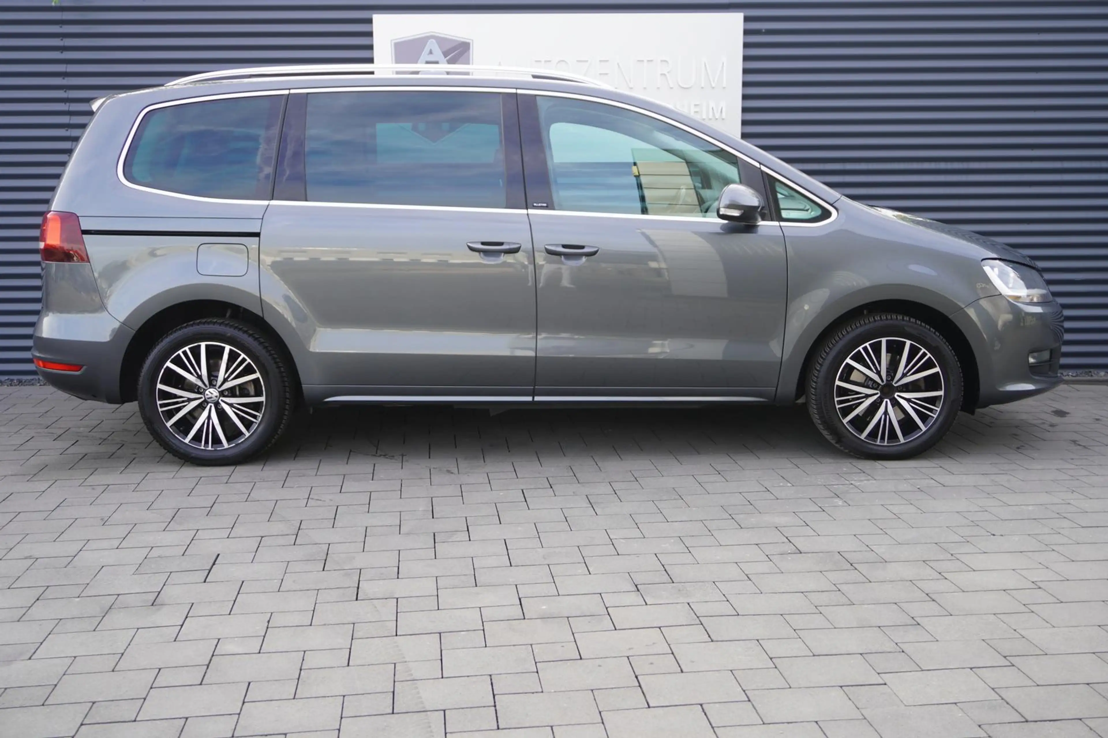 Volkswagen Sharan 1.4 TSI DSG|7-SITZER|SITZHEIZUNG|NAVI|PDC — photo 5