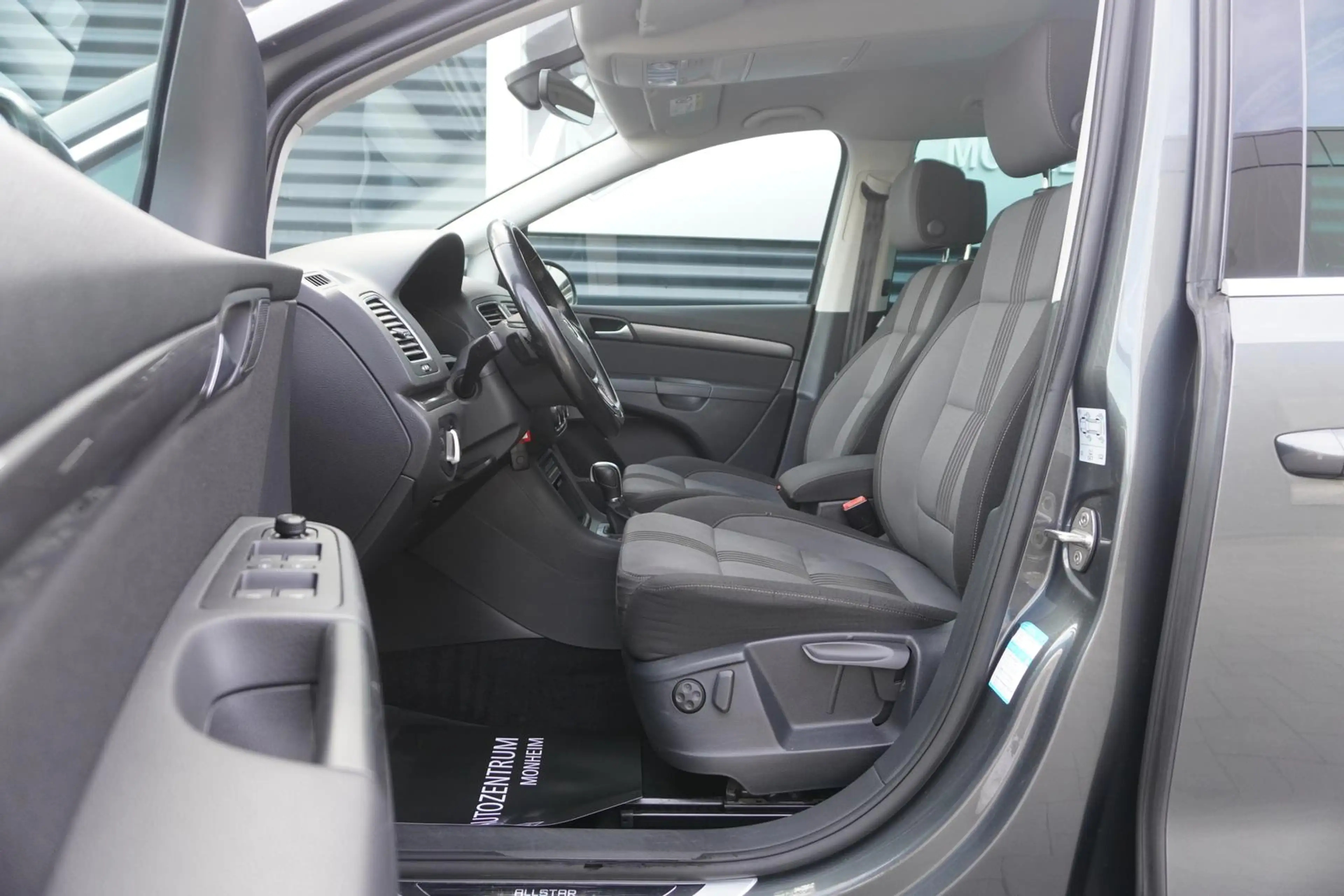 Volkswagen Sharan 1.4 TSI DSG|7-SITZER|SITZHEIZUNG|NAVI|PDC — photo 12