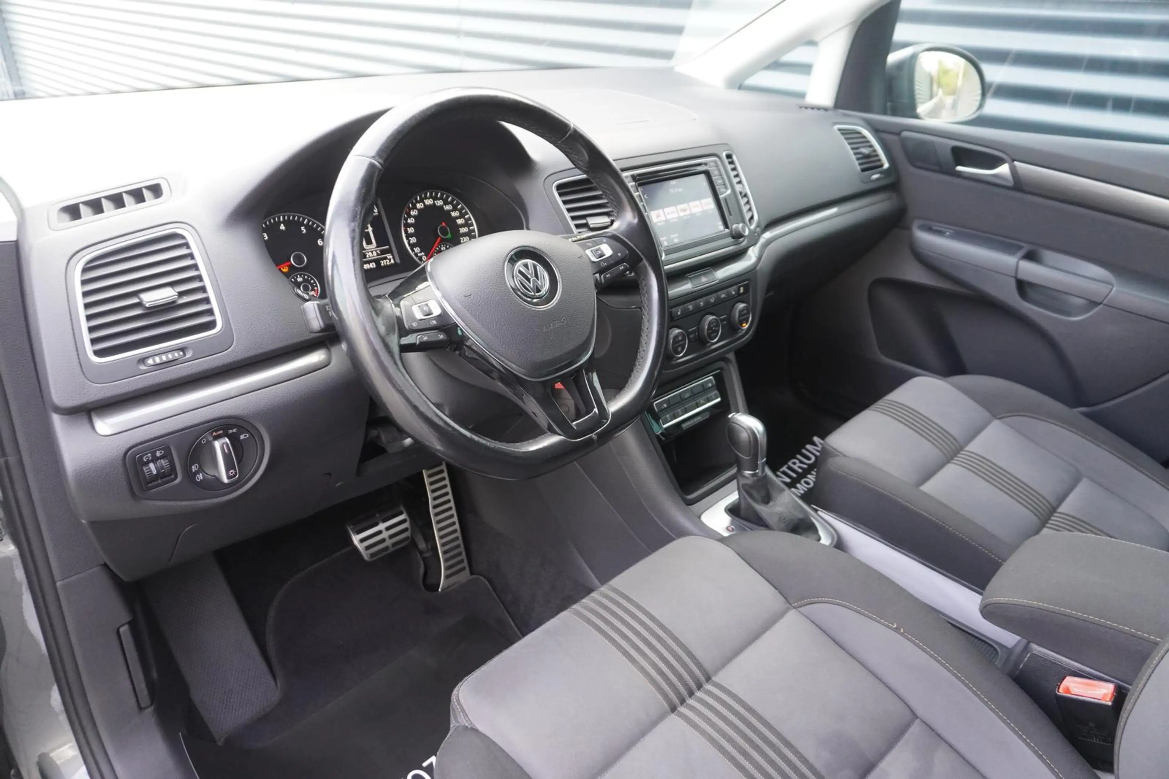Volkswagen Sharan 1.4 TSI DSG|7-SITZER|SITZHEIZUNG|NAVI|PDC — photo 13