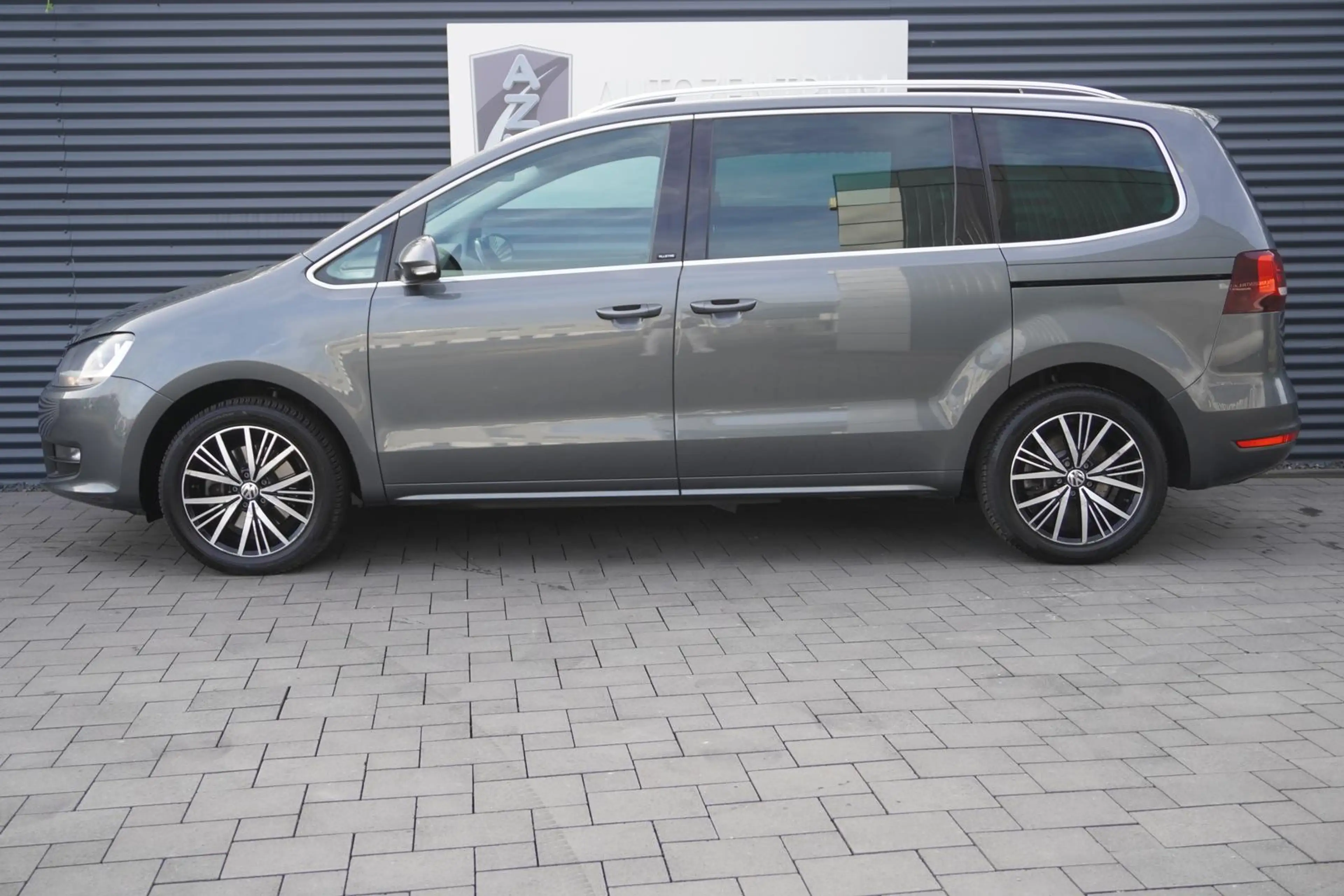 Volkswagen Sharan 1.4 TSI DSG|7-SITZER|SITZHEIZUNG|NAVI|PDC — photo 4