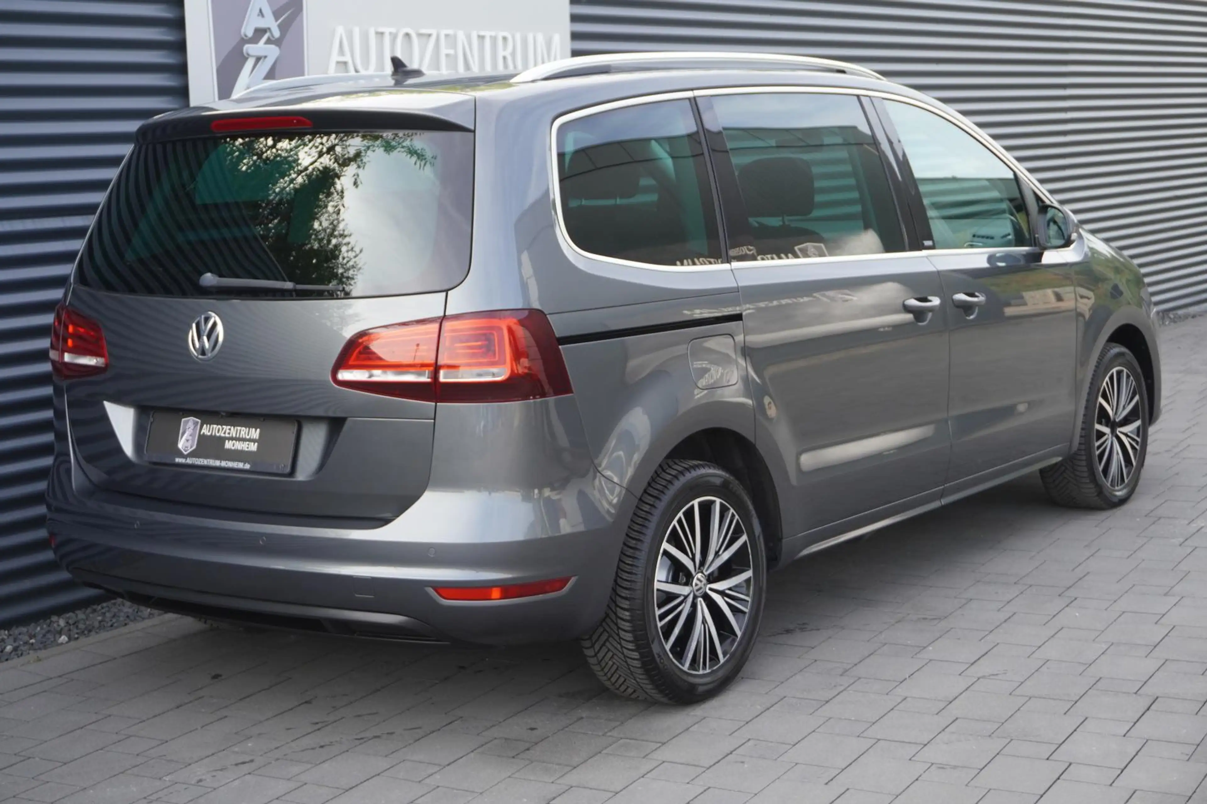 Volkswagen Sharan 1.4 TSI DSG|7-SITZER|SITZHEIZUNG|NAVI|PDC — photo 9