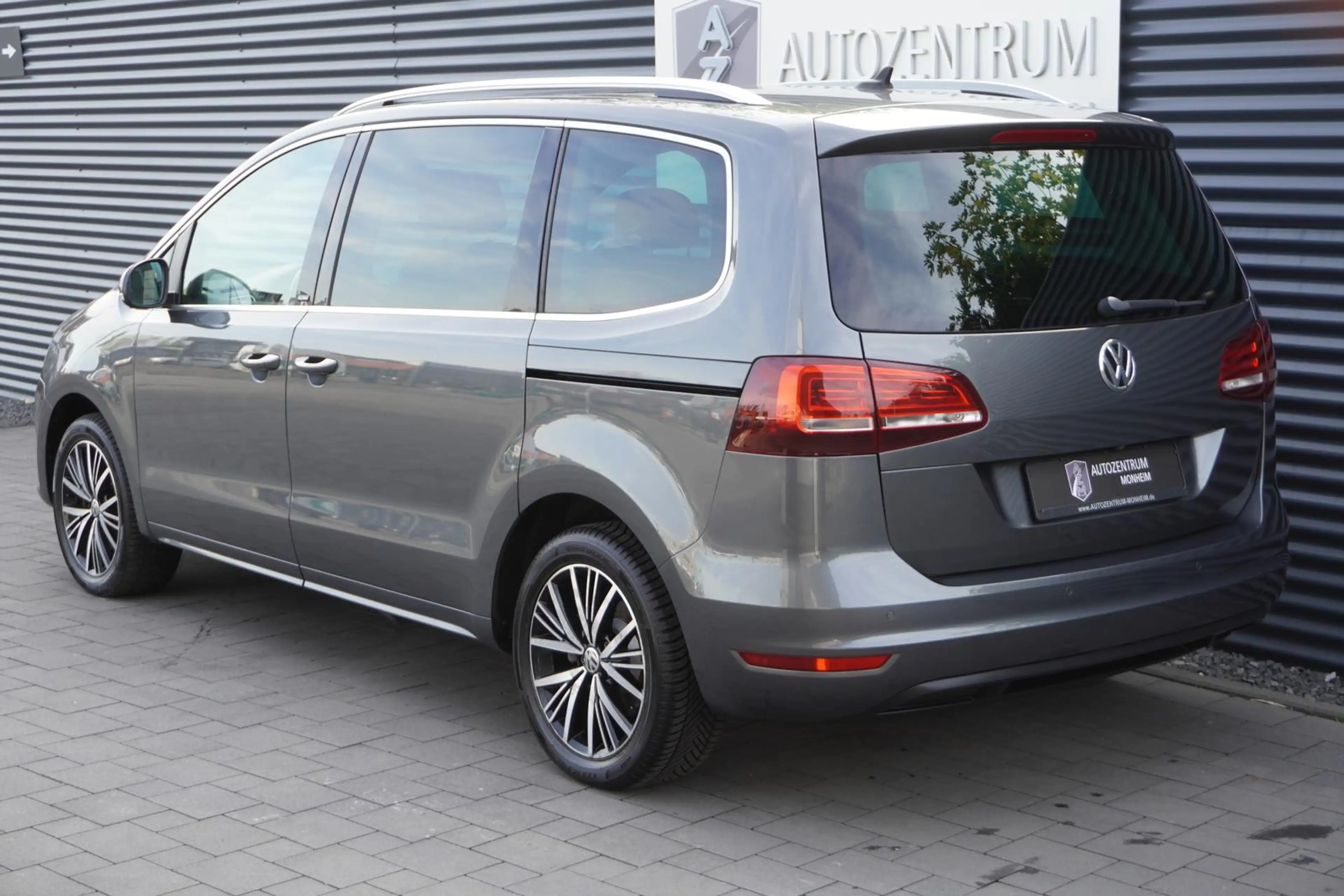 Volkswagen Sharan 1.4 TSI DSG|7-SITZER|SITZHEIZUNG|NAVI|PDC — photo 8