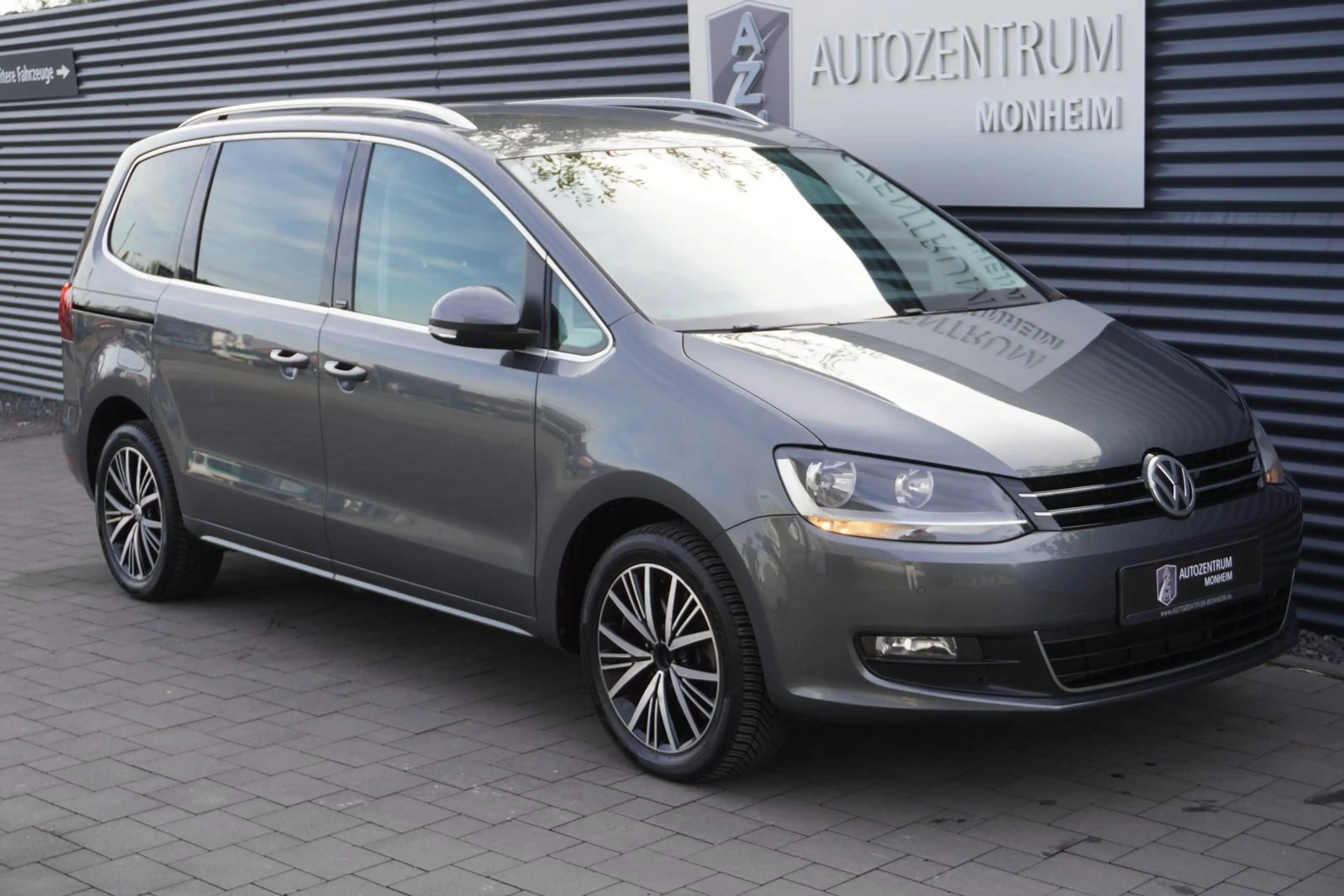 Volkswagen Sharan 1.4 TSI DSG|7-SITZER|SITZHEIZUNG|NAVI|PDC — photo 3